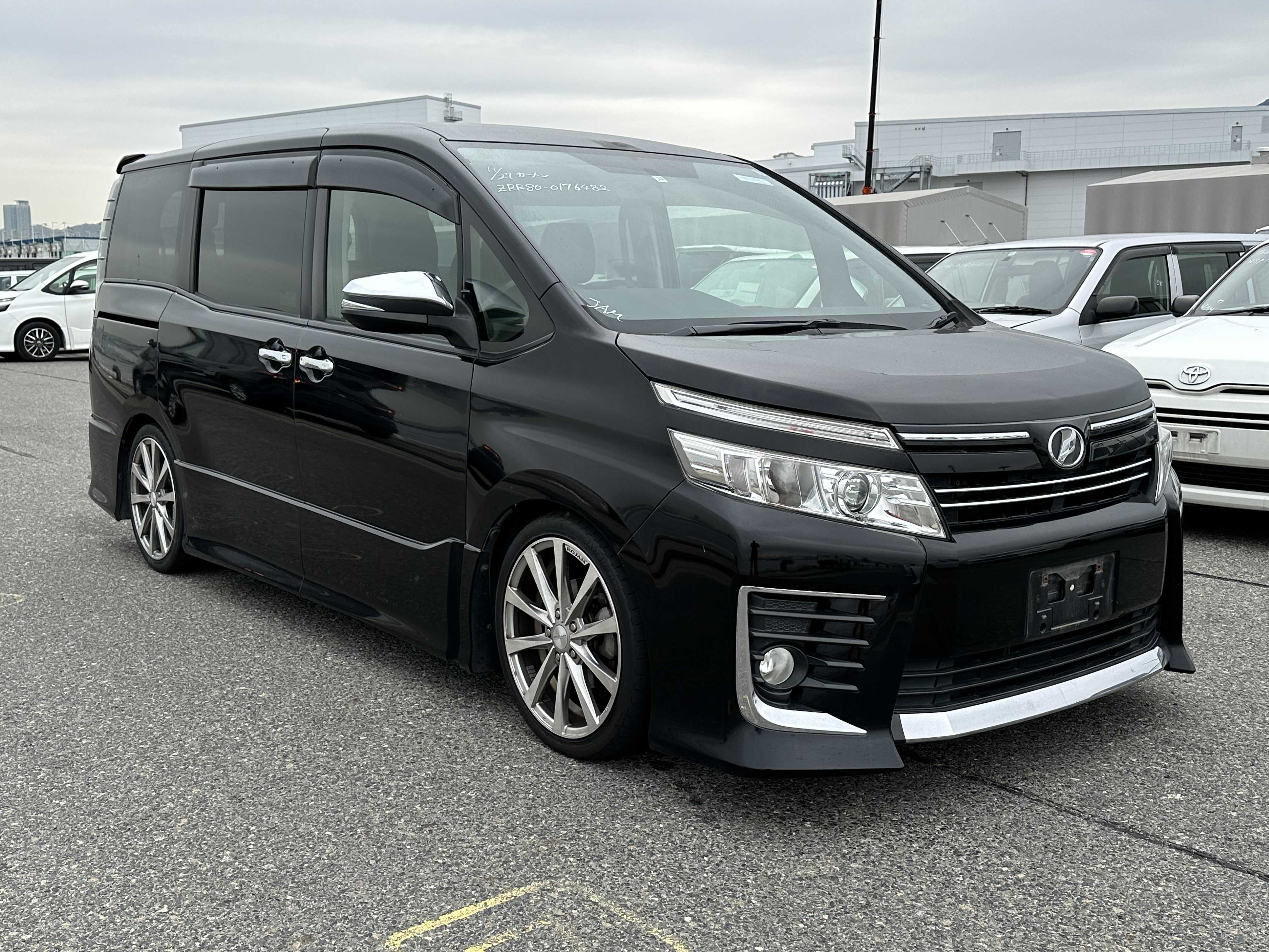 Toyota Voxy 2015