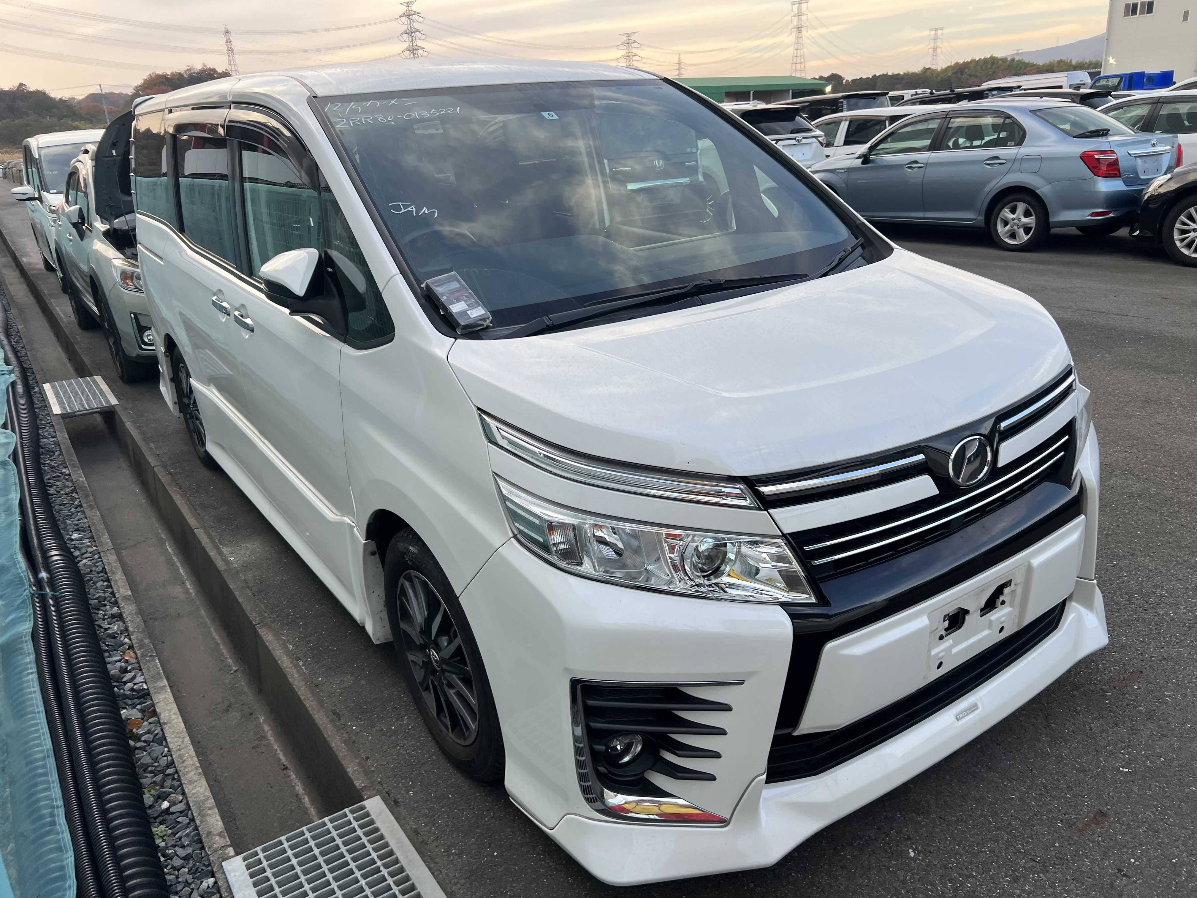 Toyota Voxy 2015