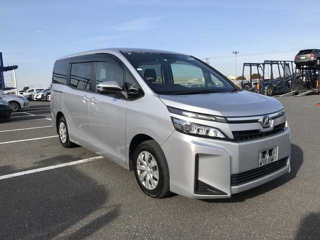 Toyota Voxy 2018