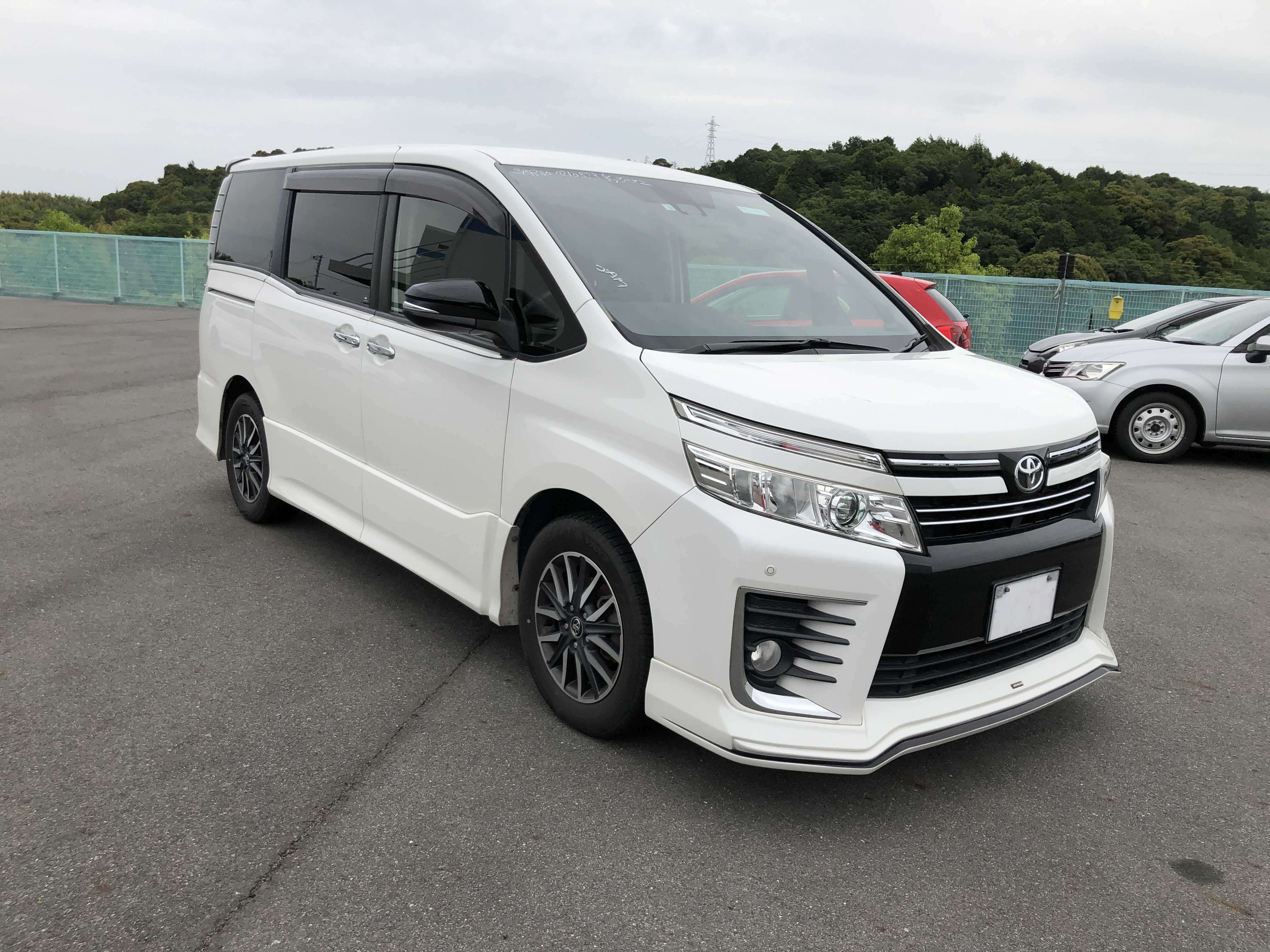 Toyota Voxy 2016