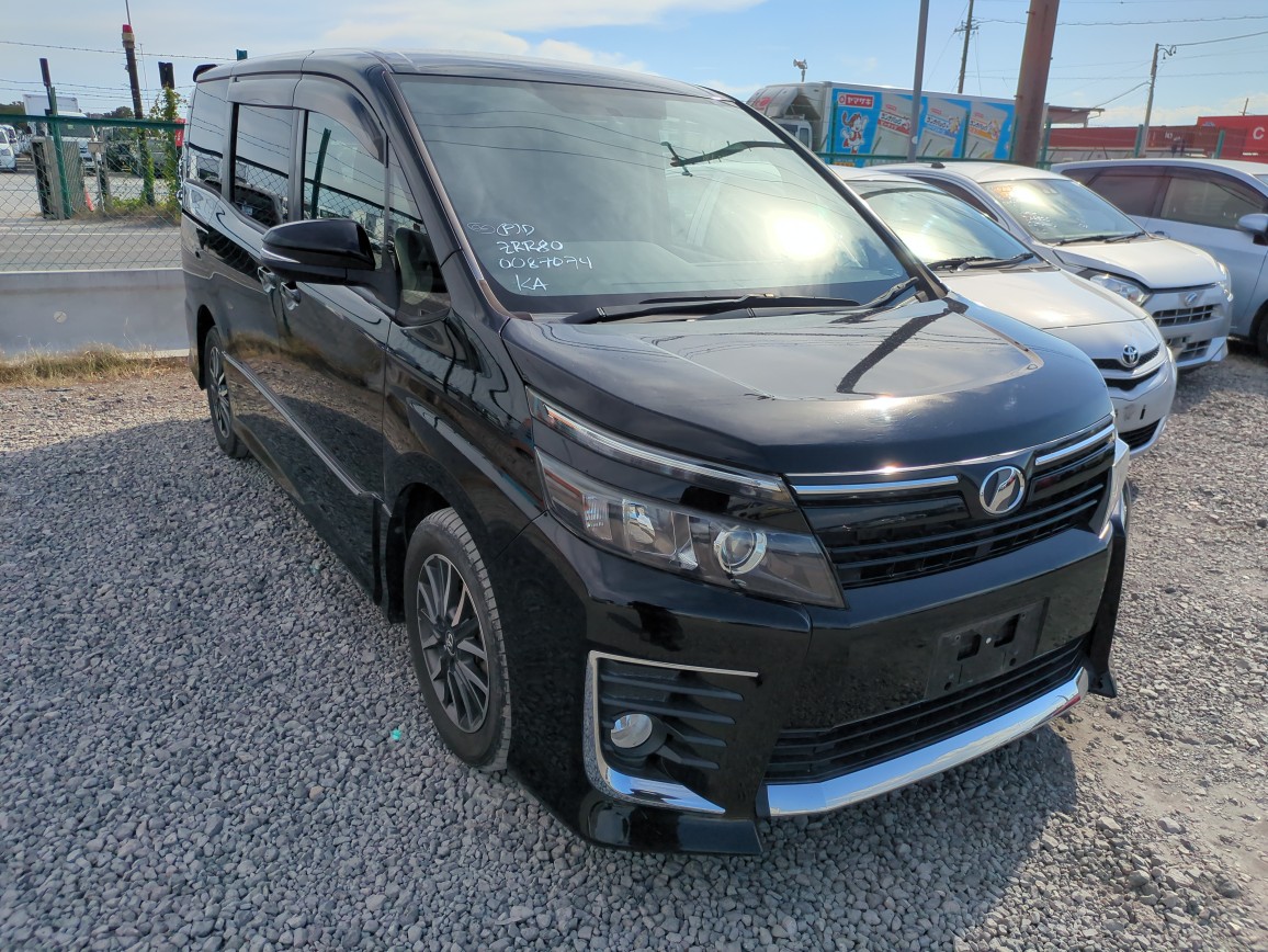 Toyota Voxy 2014