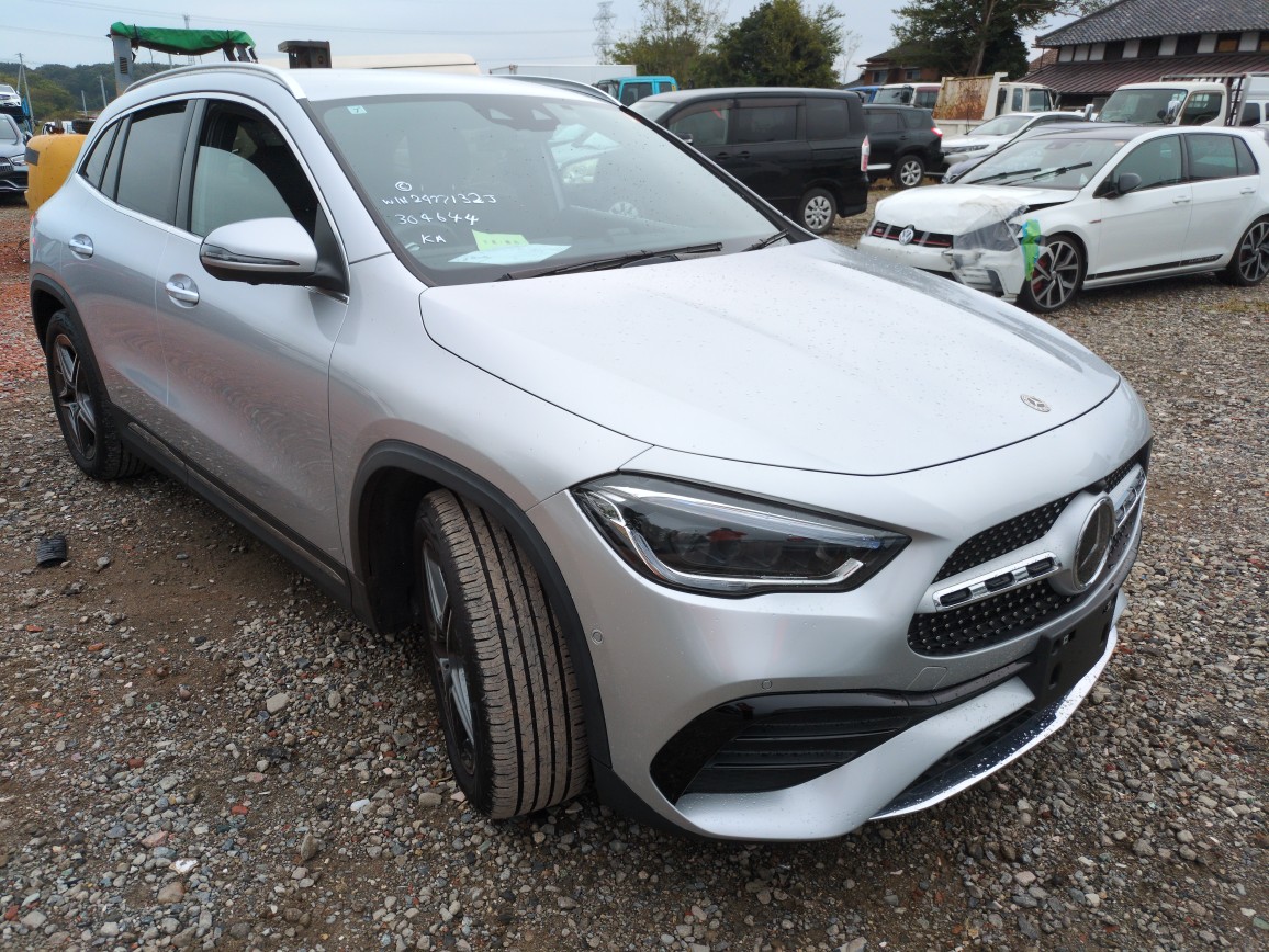 Mercedes Benz GLA-class 2021