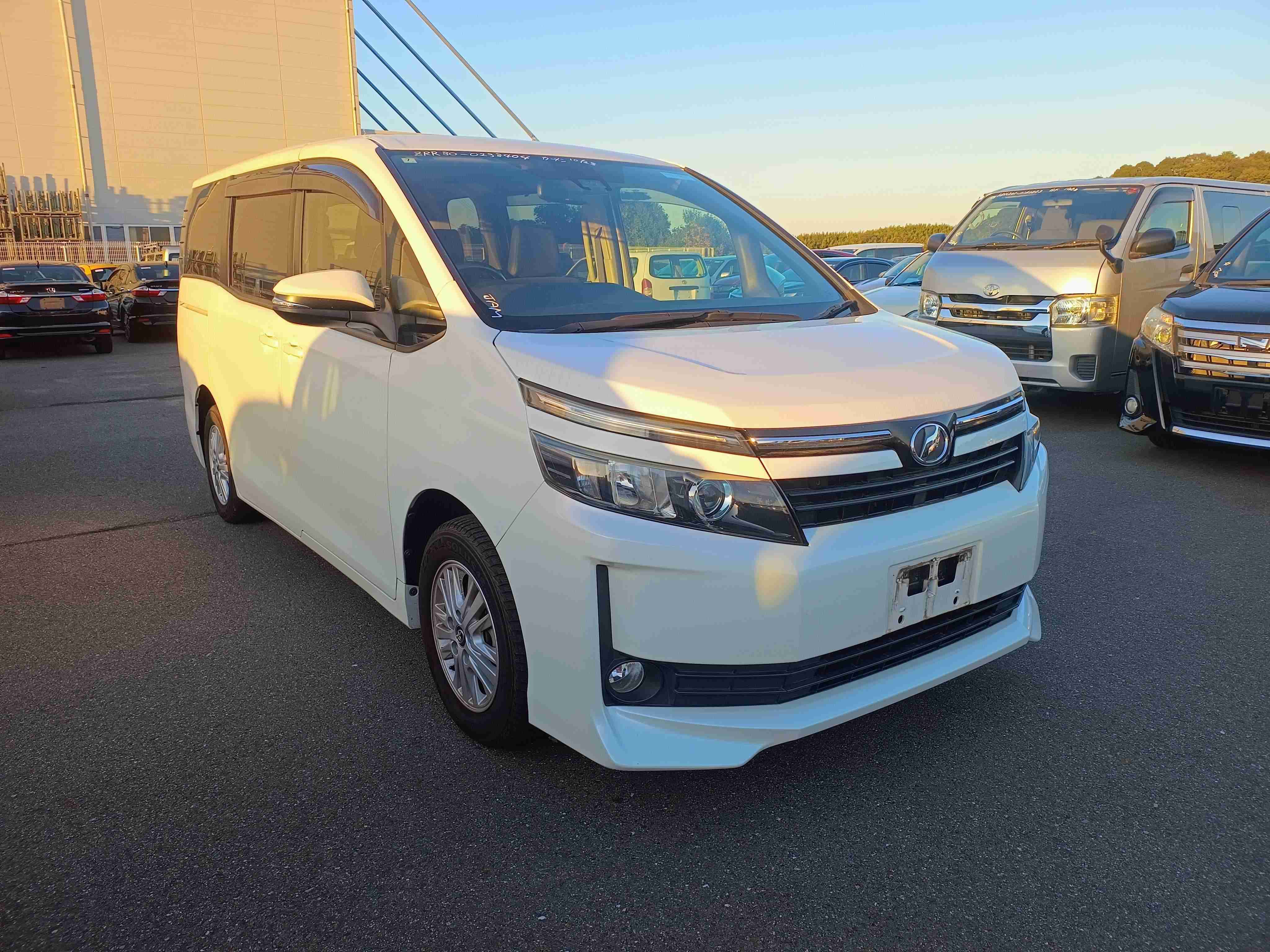 Toyota Voxy 2016