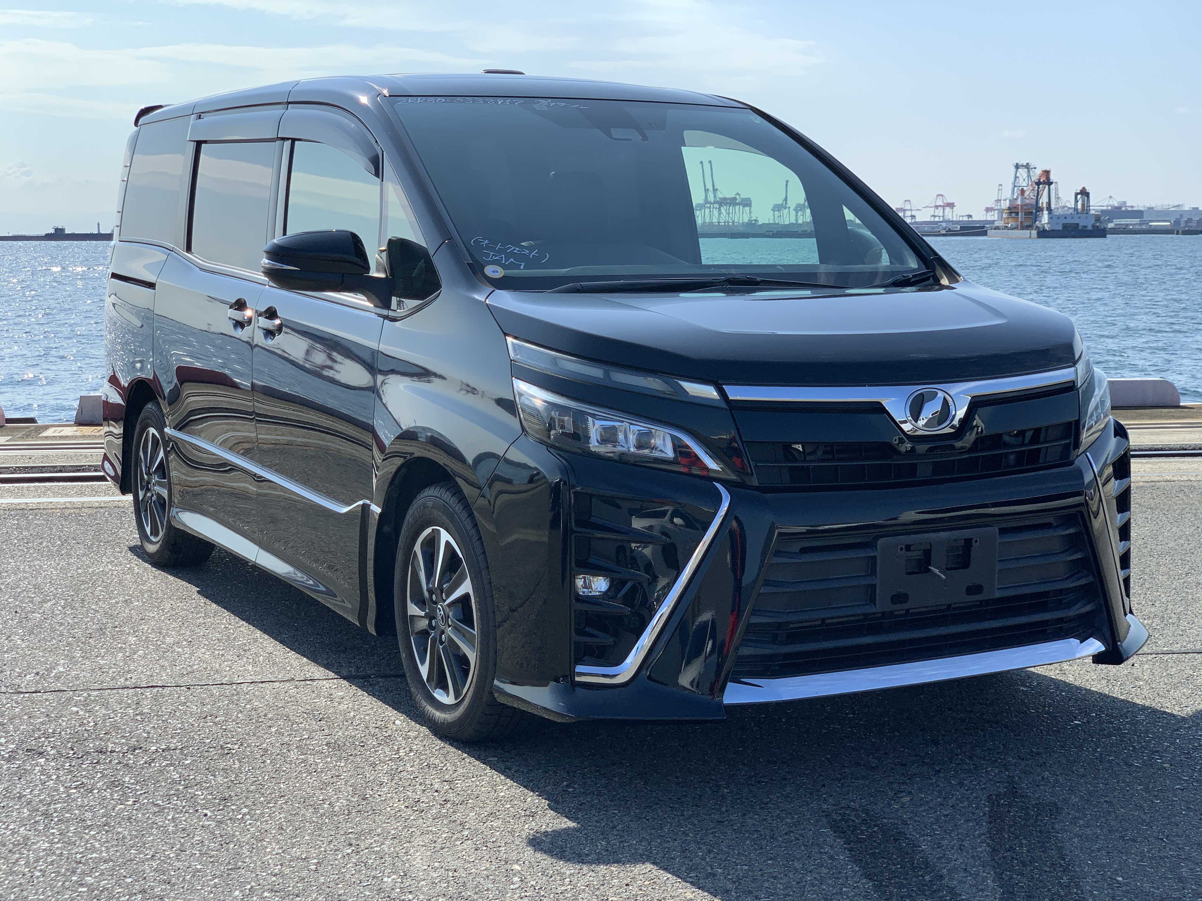 Toyota Voxy 2017