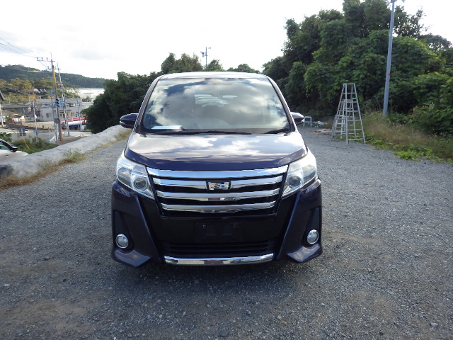Toyota Noah 2014