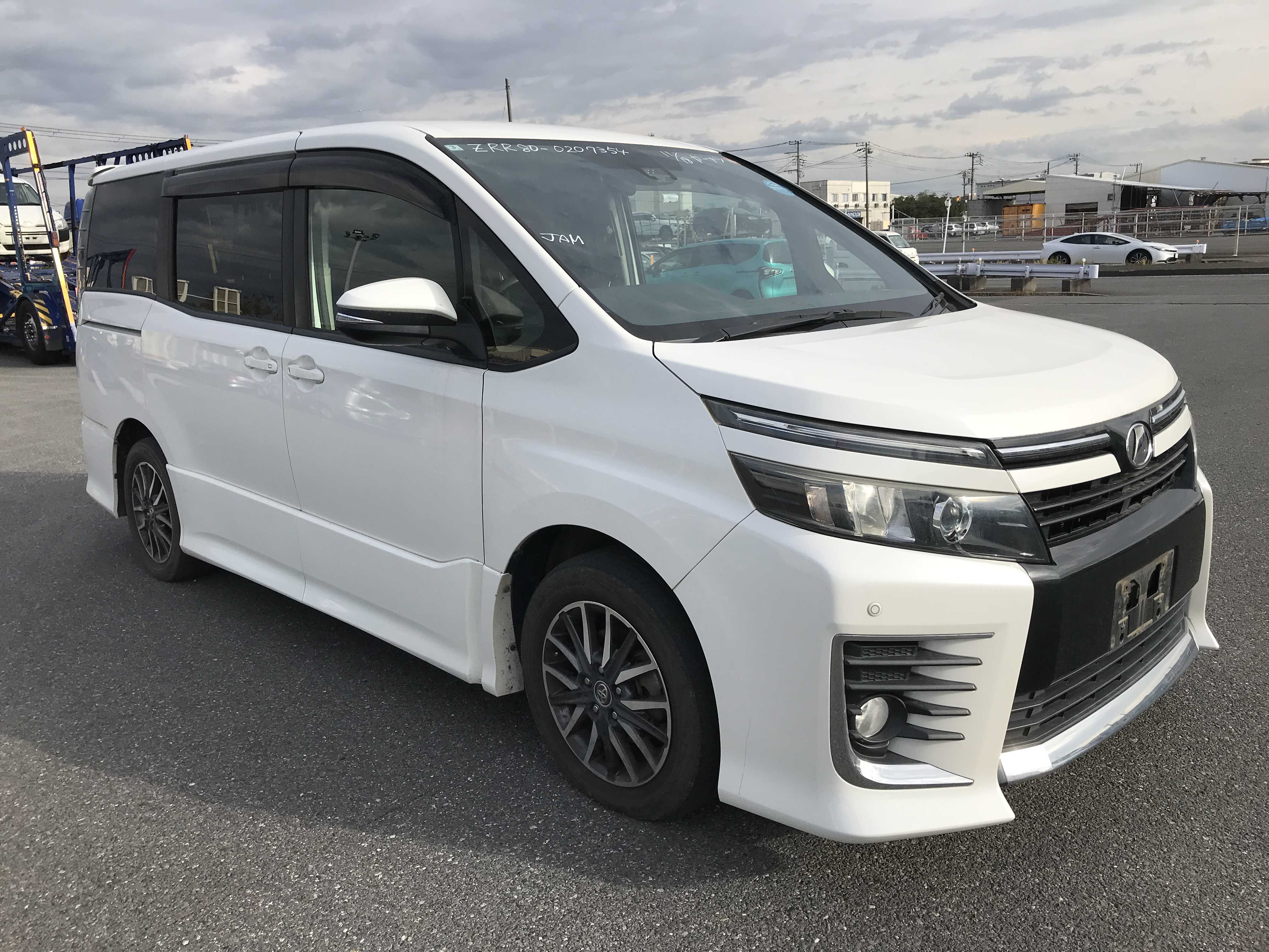 Toyota Voxy 2016