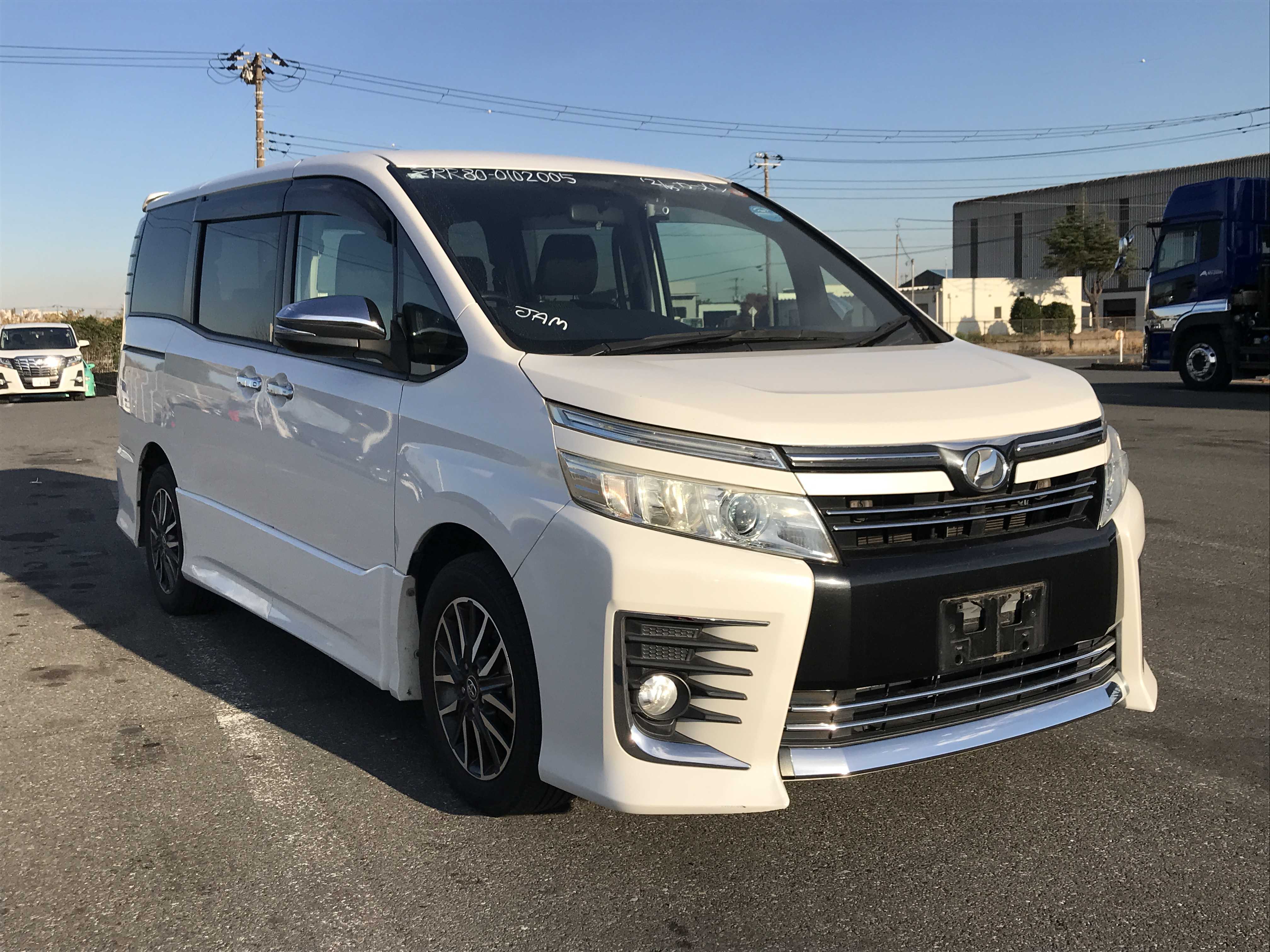 Toyota Voxy 2015