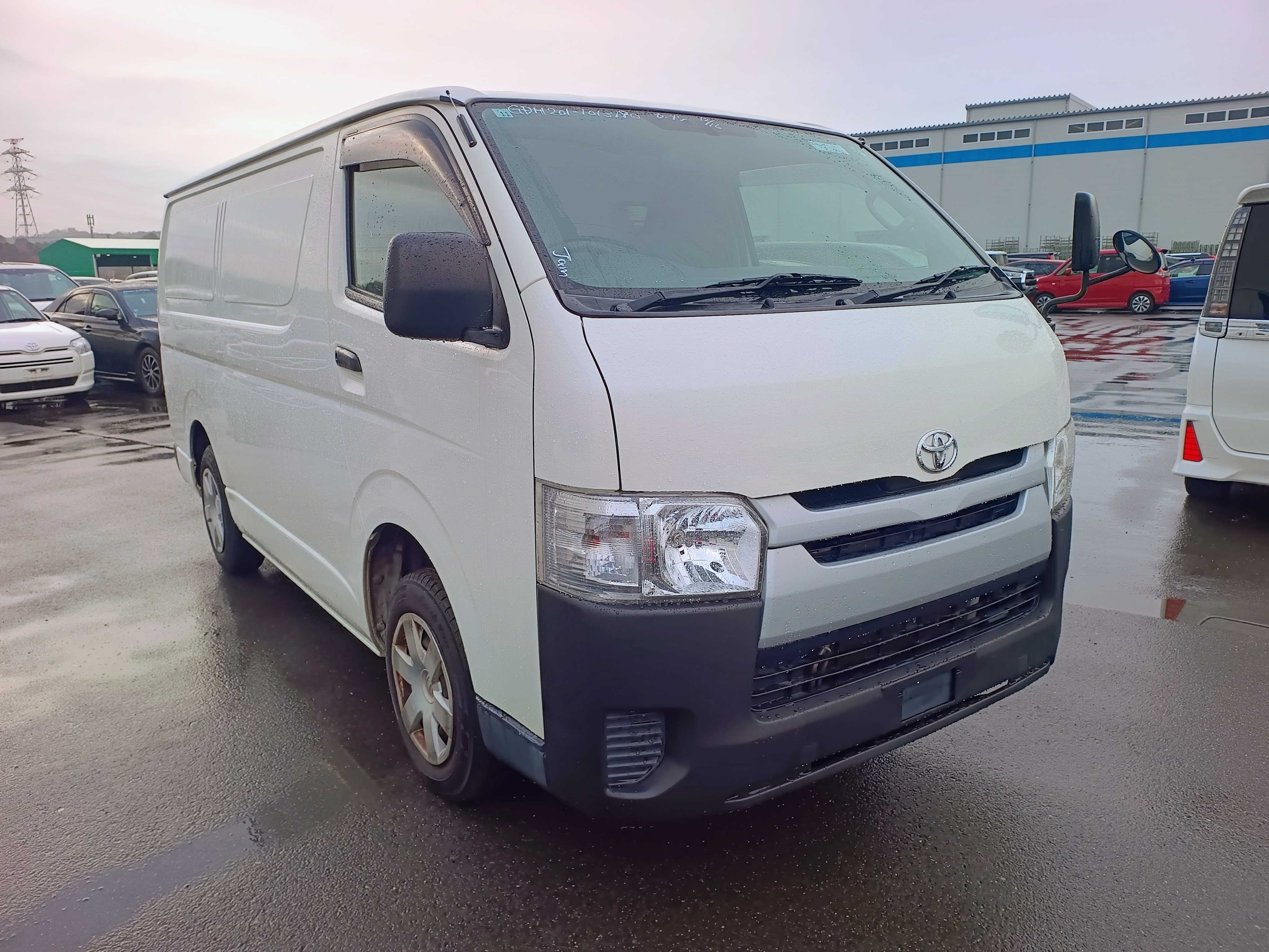 Toyota Regius Van 2018