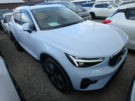 Volvo XC40 2025