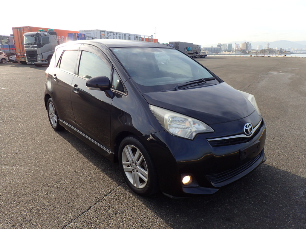 Toyota Ractis 2011