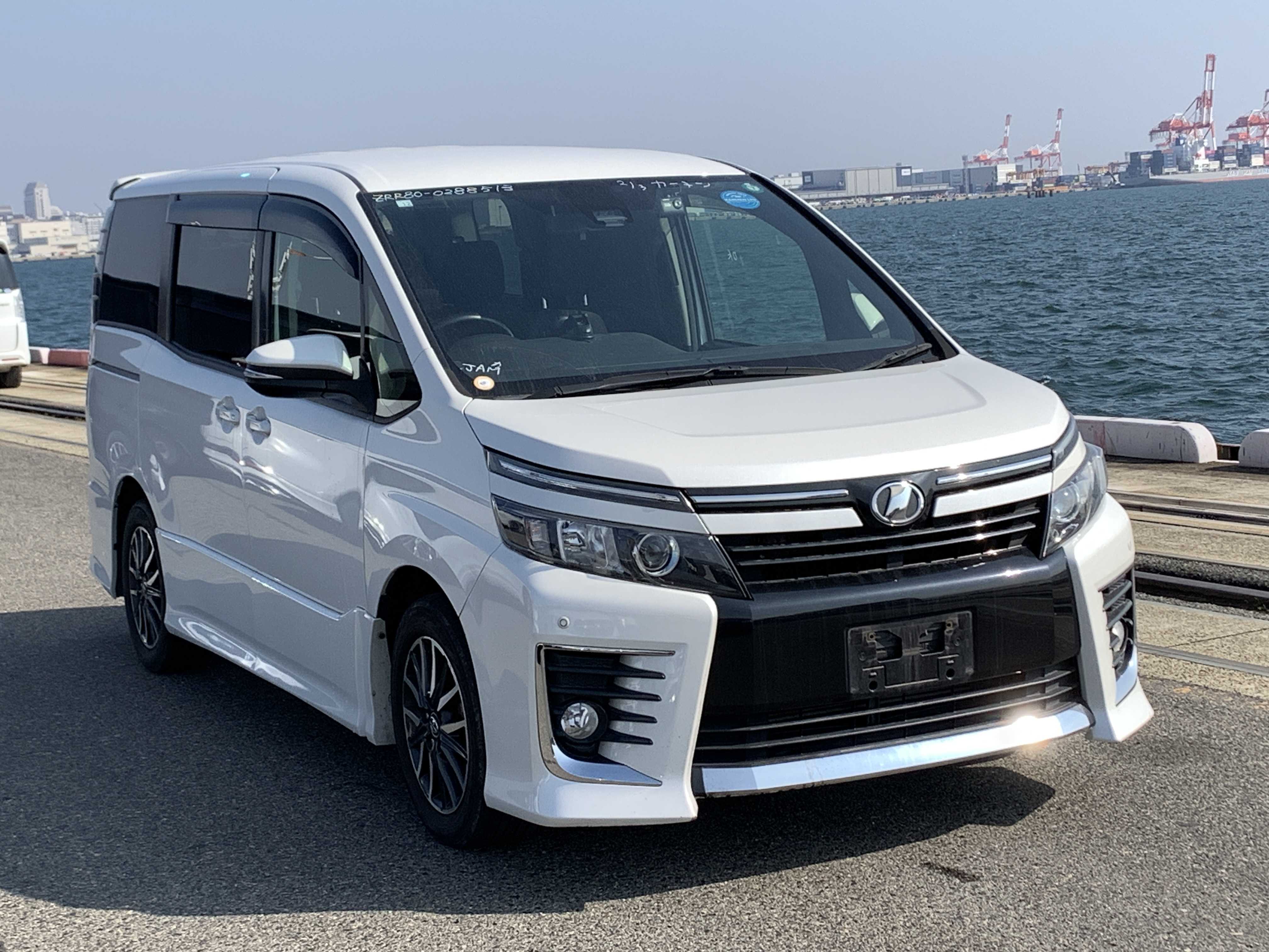 Toyota Voxy 2016