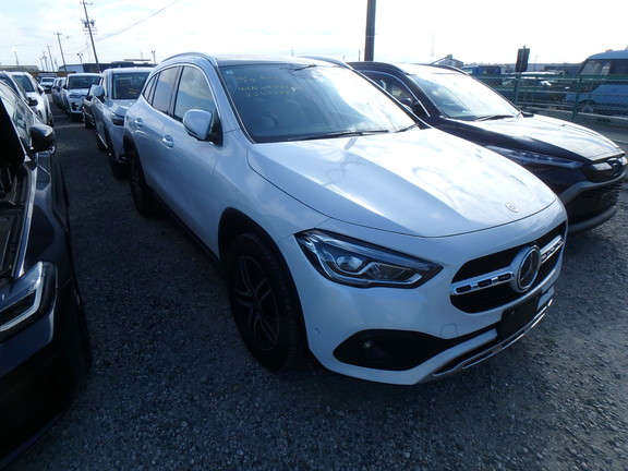 Mercedes Benz GLA-class 2021