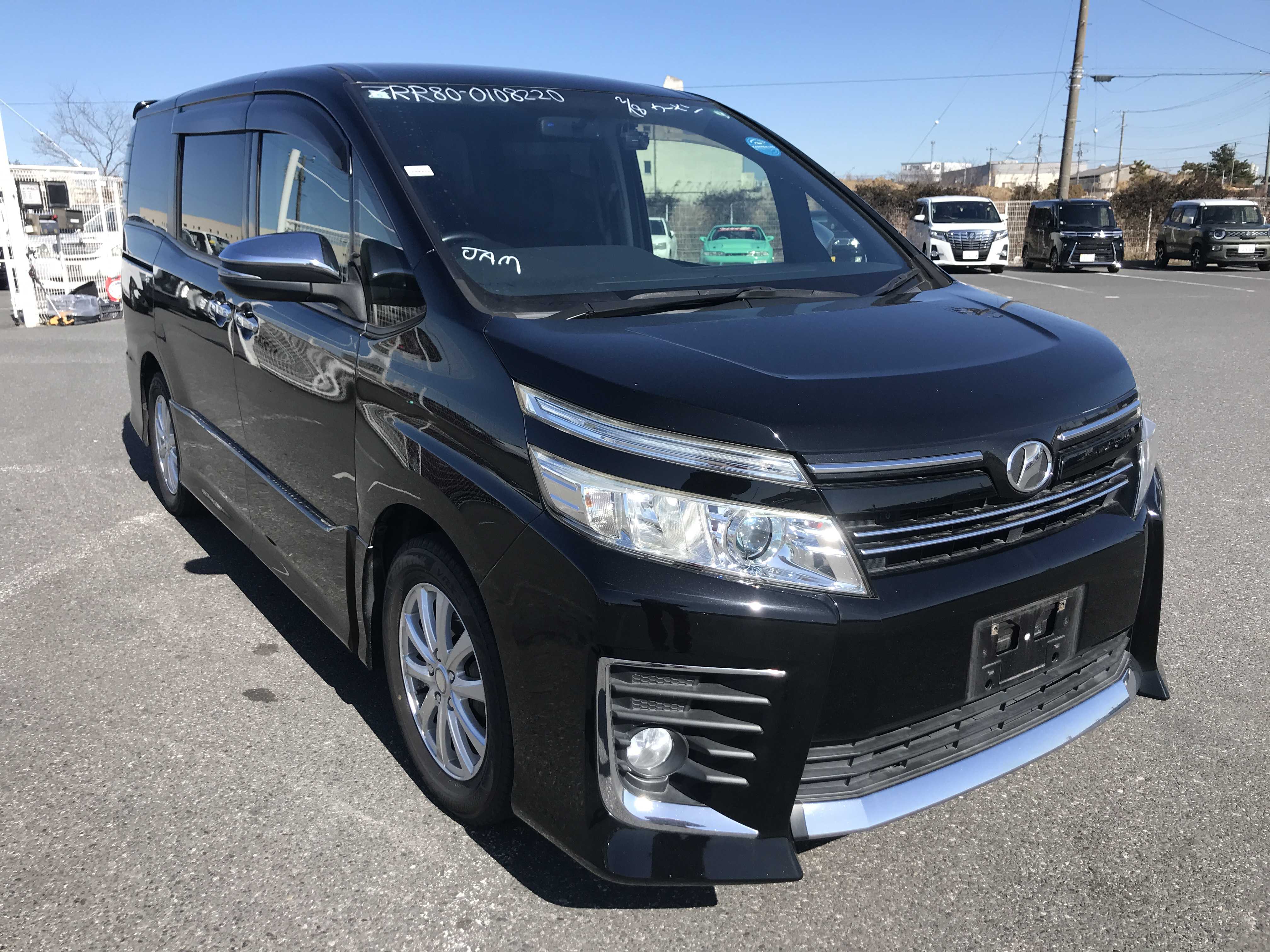 Toyota Voxy 2015