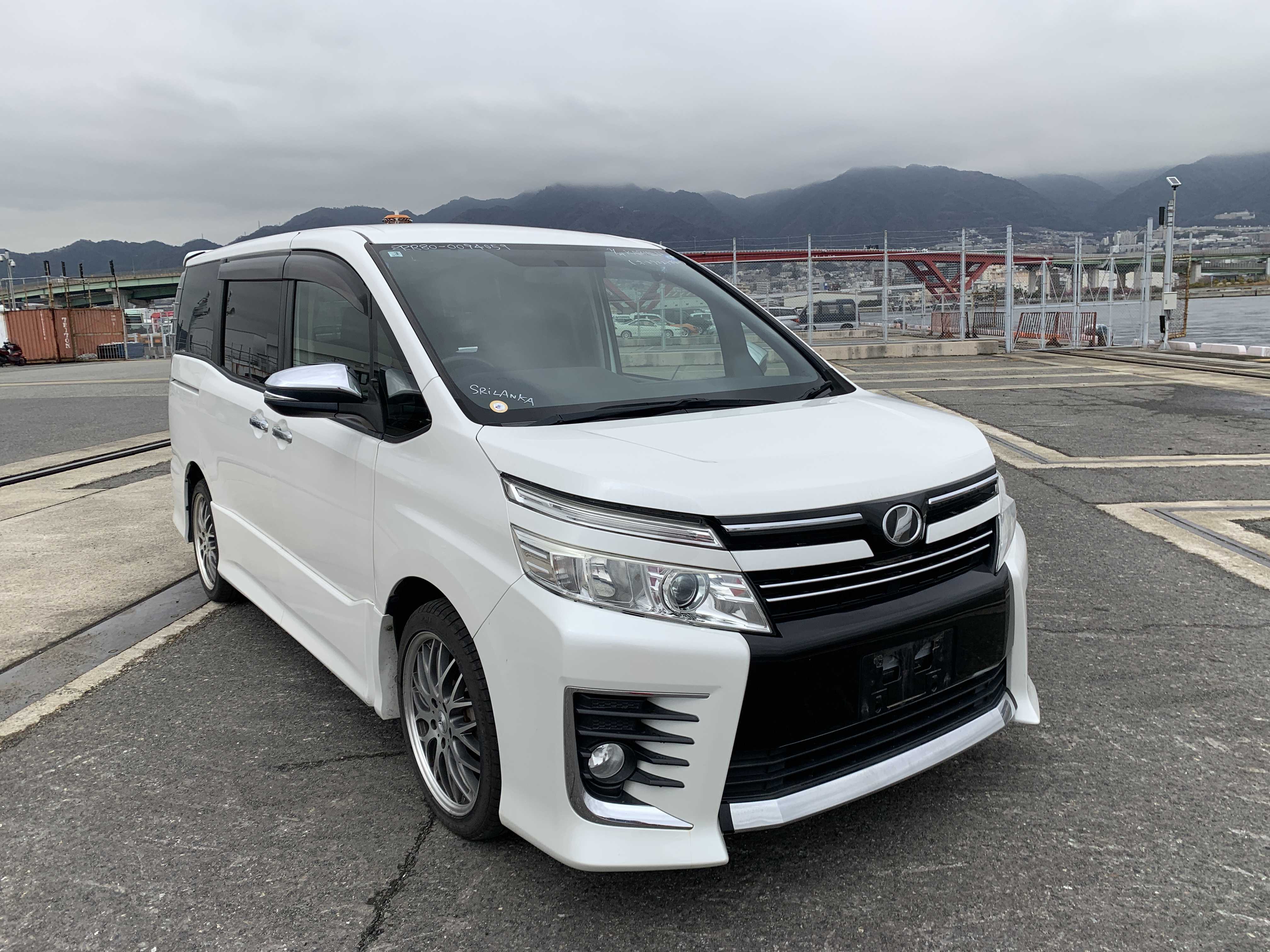 Toyota Voxy 2015