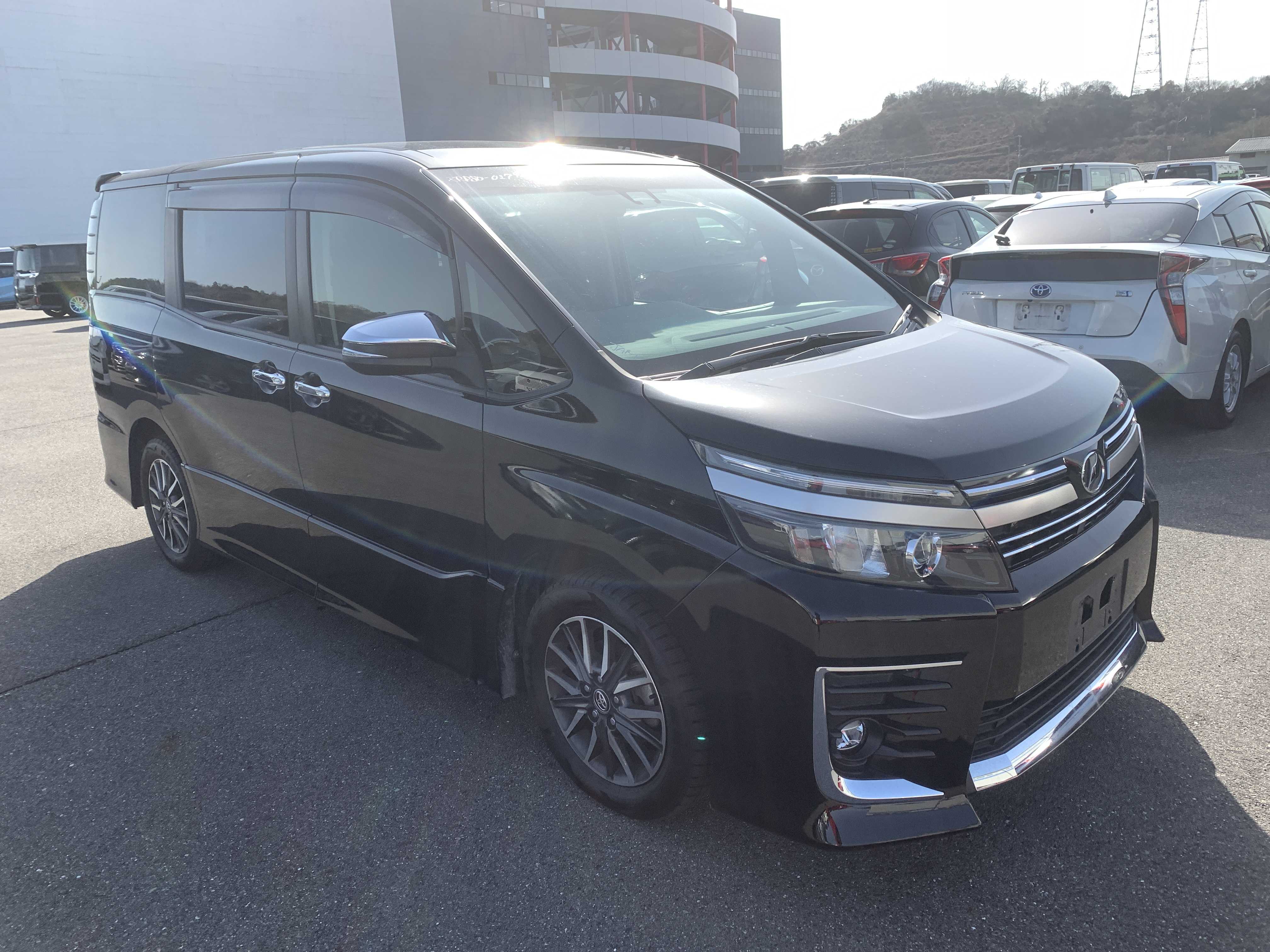 Toyota Voxy 2016