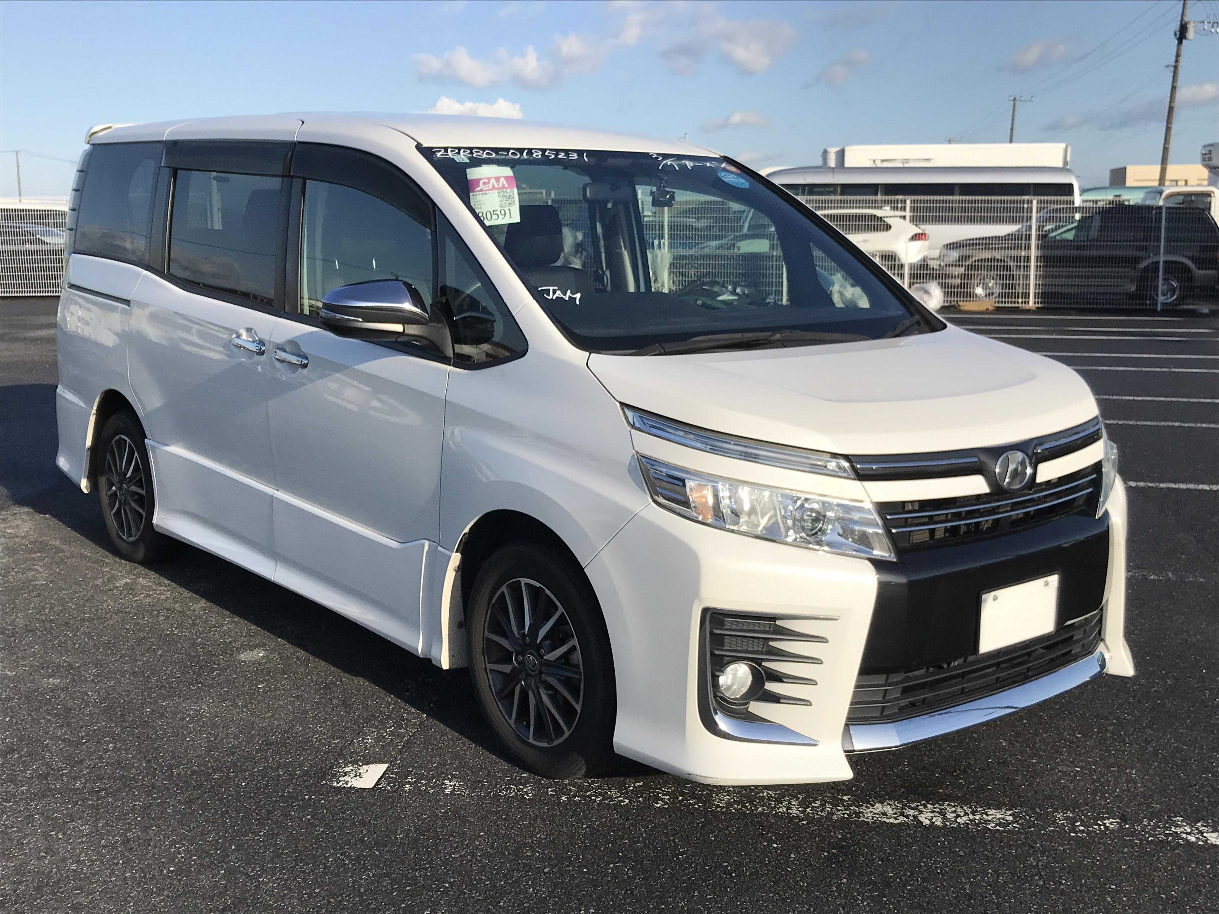 Toyota Voxy 2015