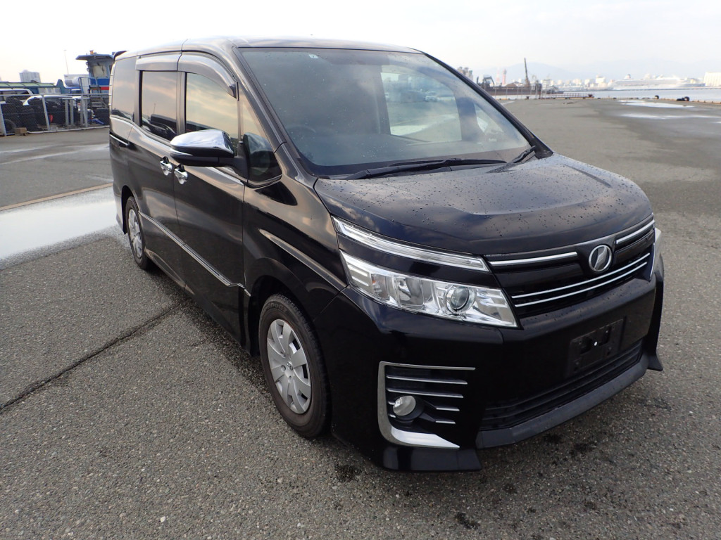 Toyota Voxy 2015