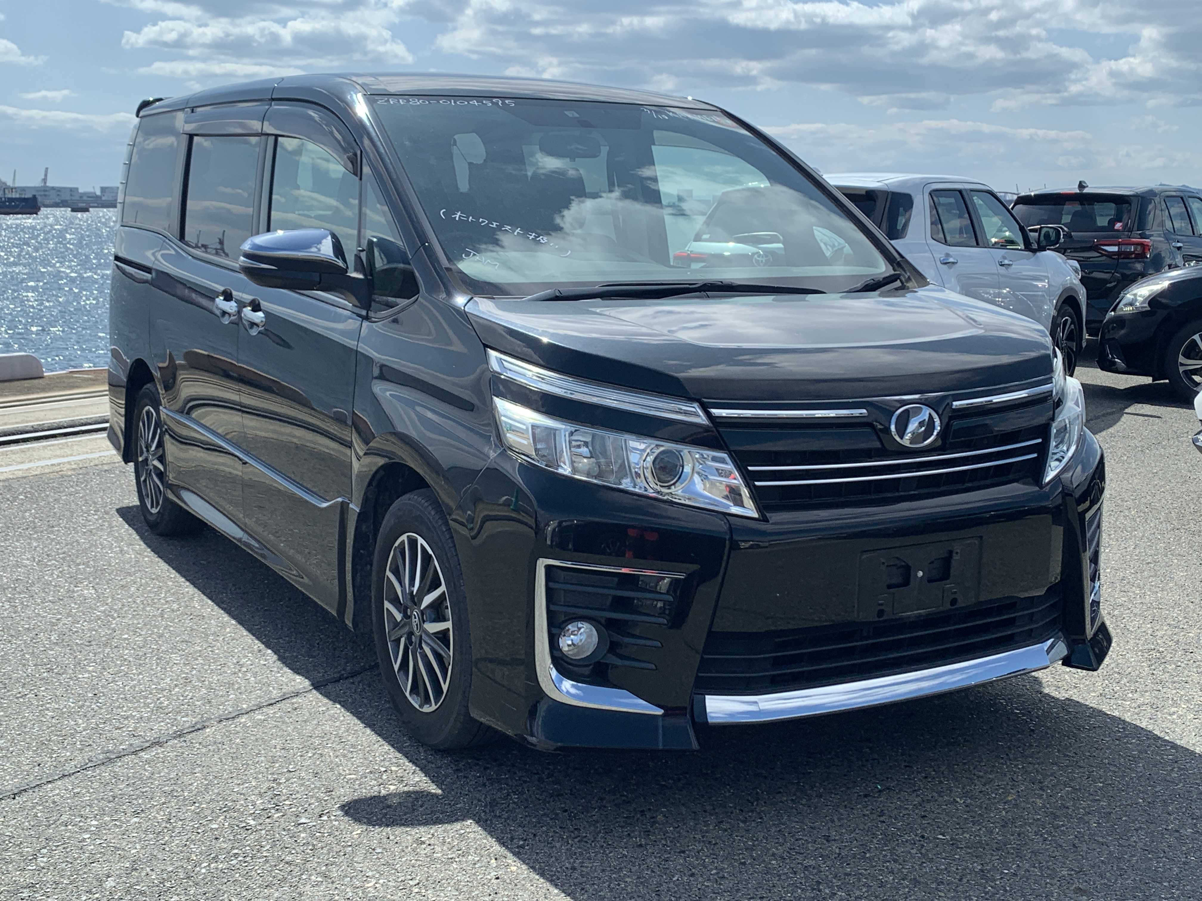 Toyota Voxy 2015