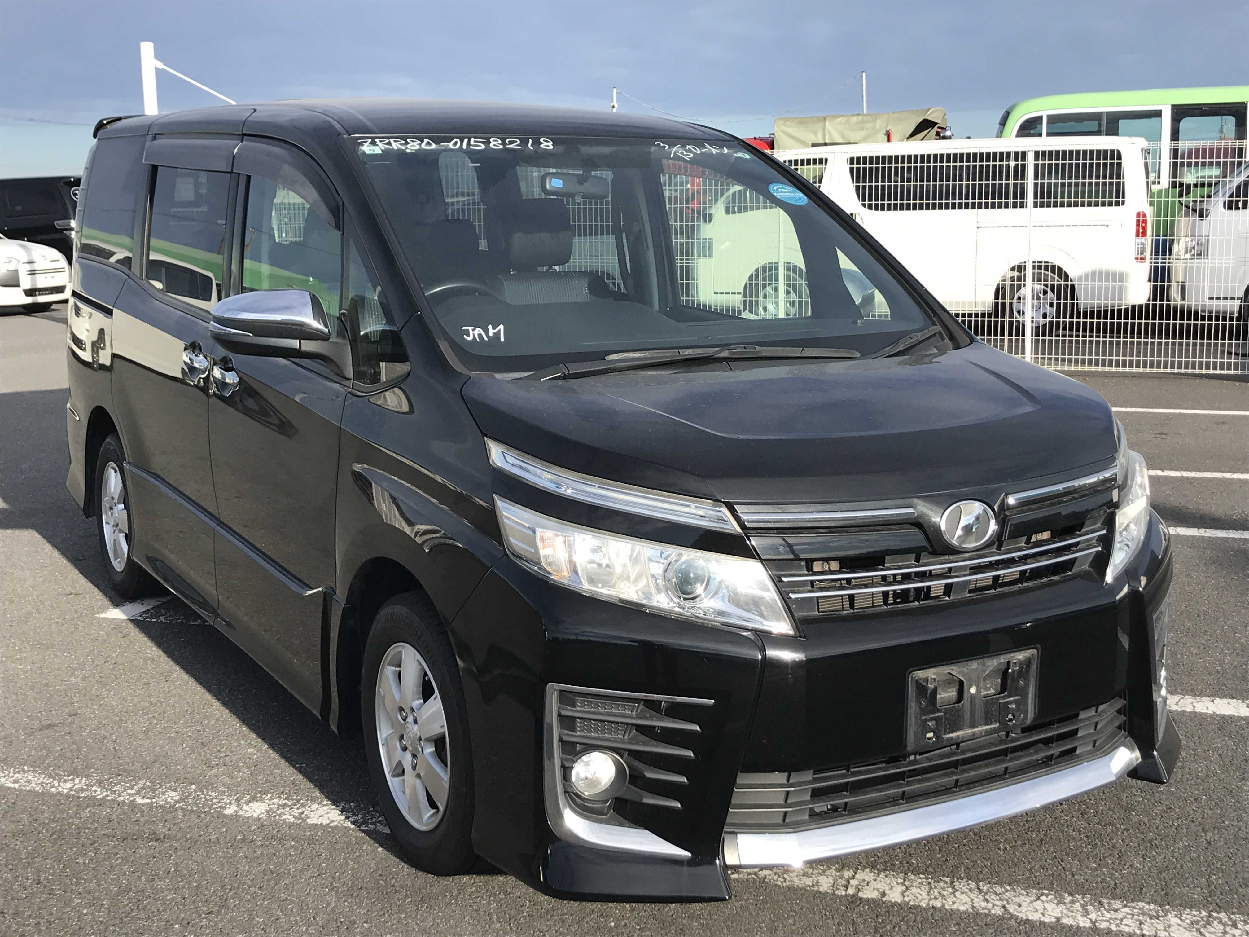 Toyota Voxy 2015