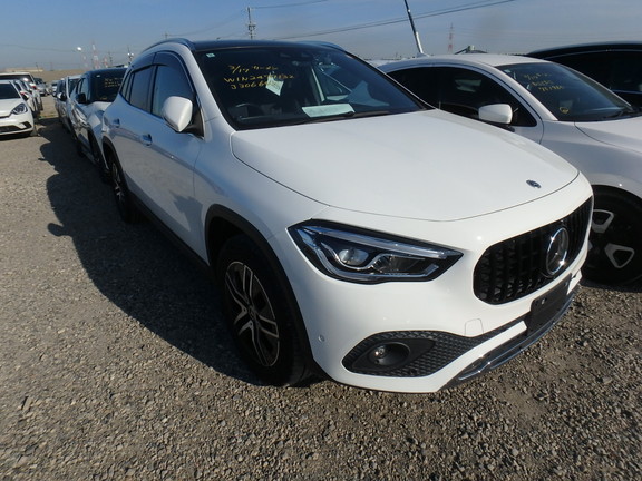 Mercedes Benz GLA-class 2021