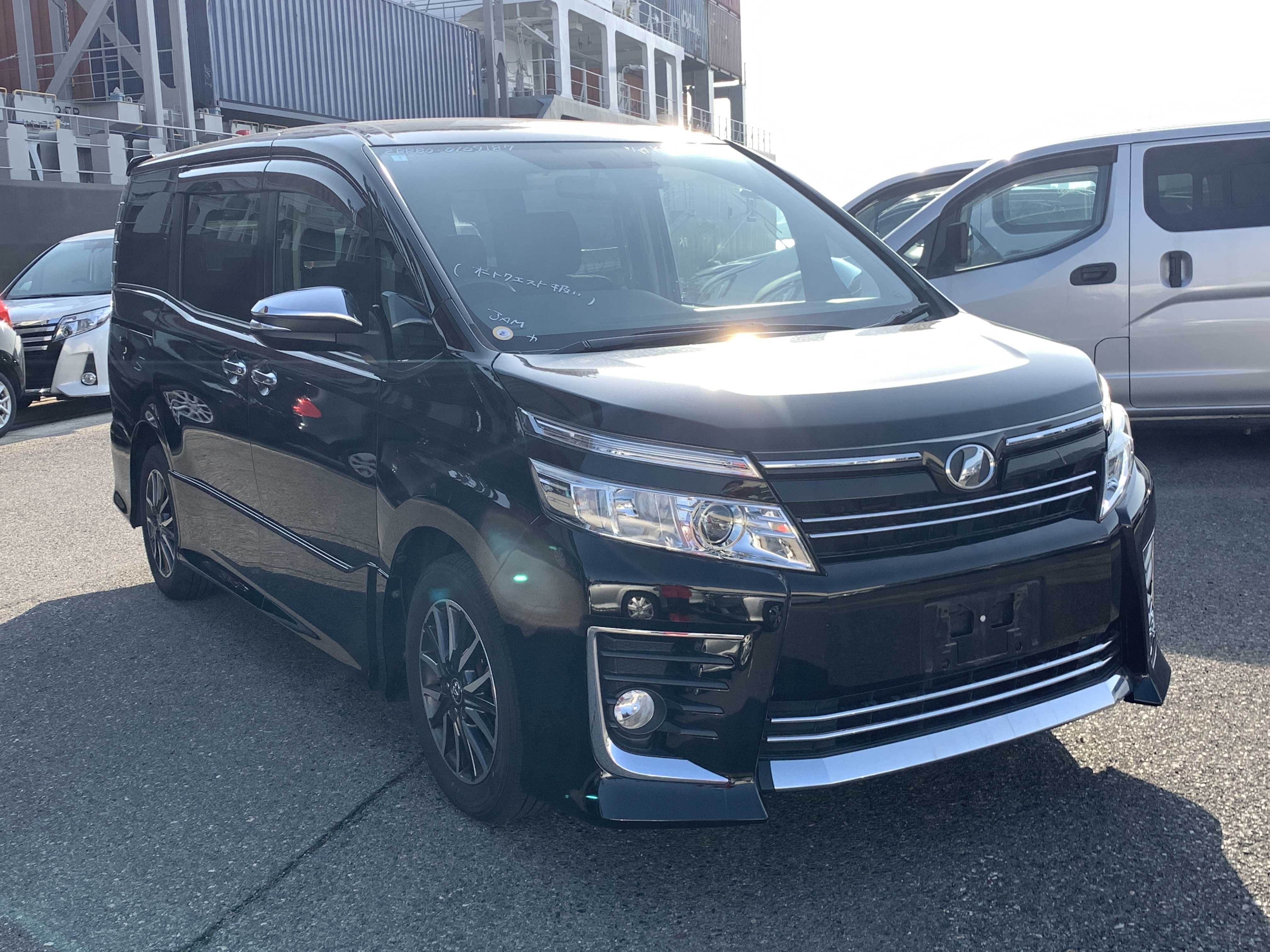 Toyota Voxy 2015