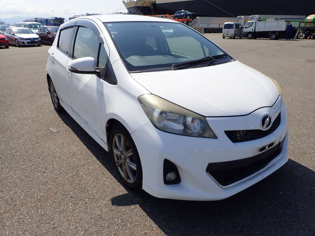 Toyota Vitz 2011