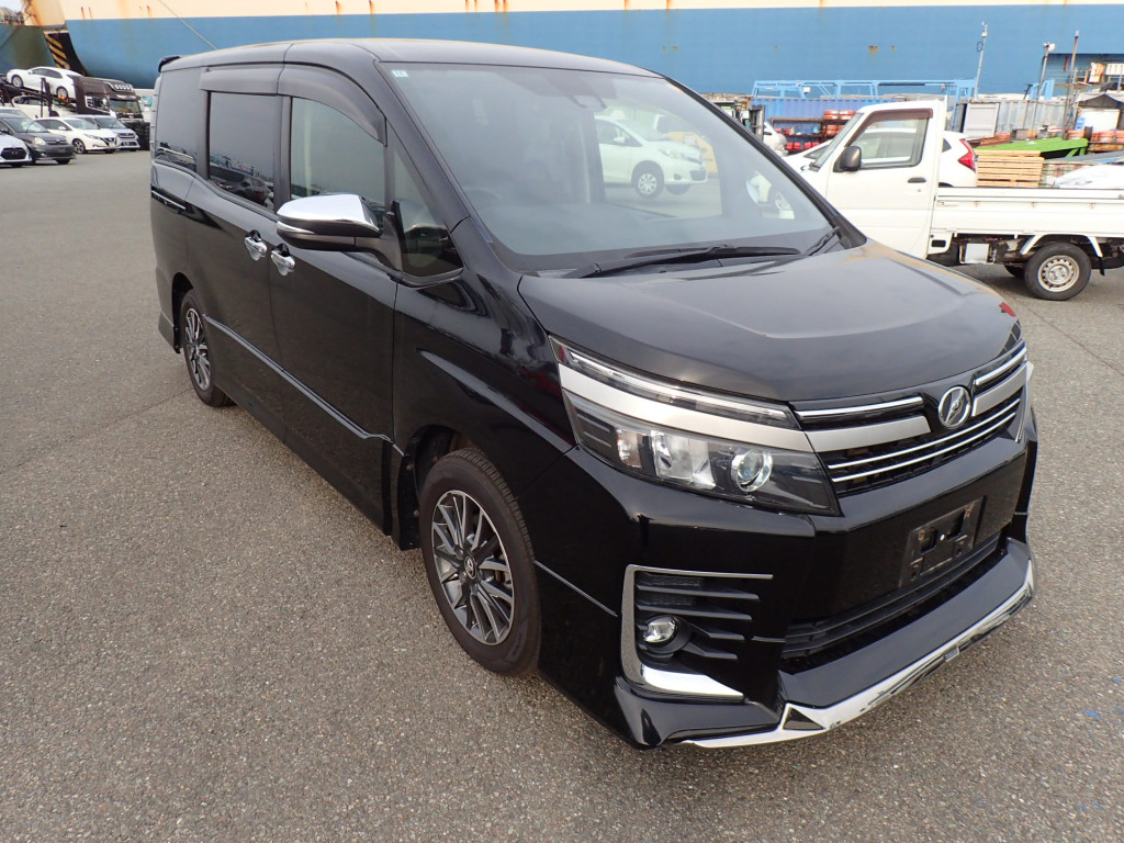 Toyota Voxy 2016