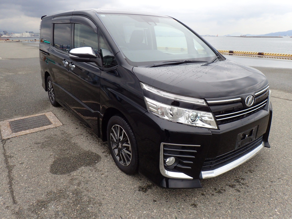 Toyota Voxy 2016