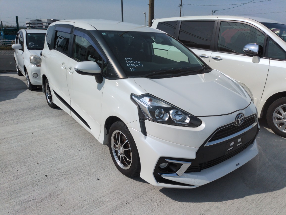 Toyota Sienta 2016