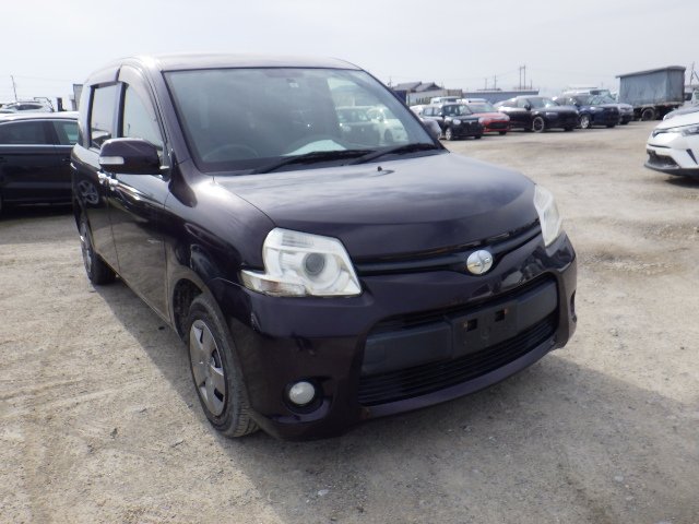 Toyota Sienta 2013
