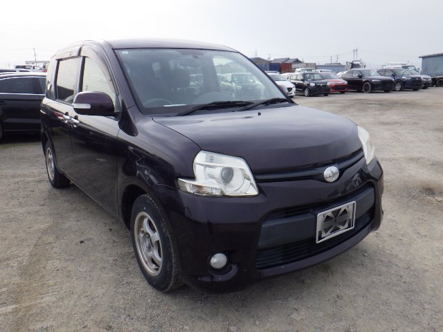 Toyota Sienta 2013