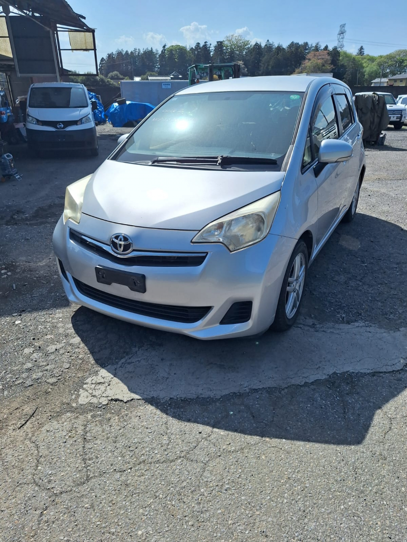 Toyota Ractis 2013