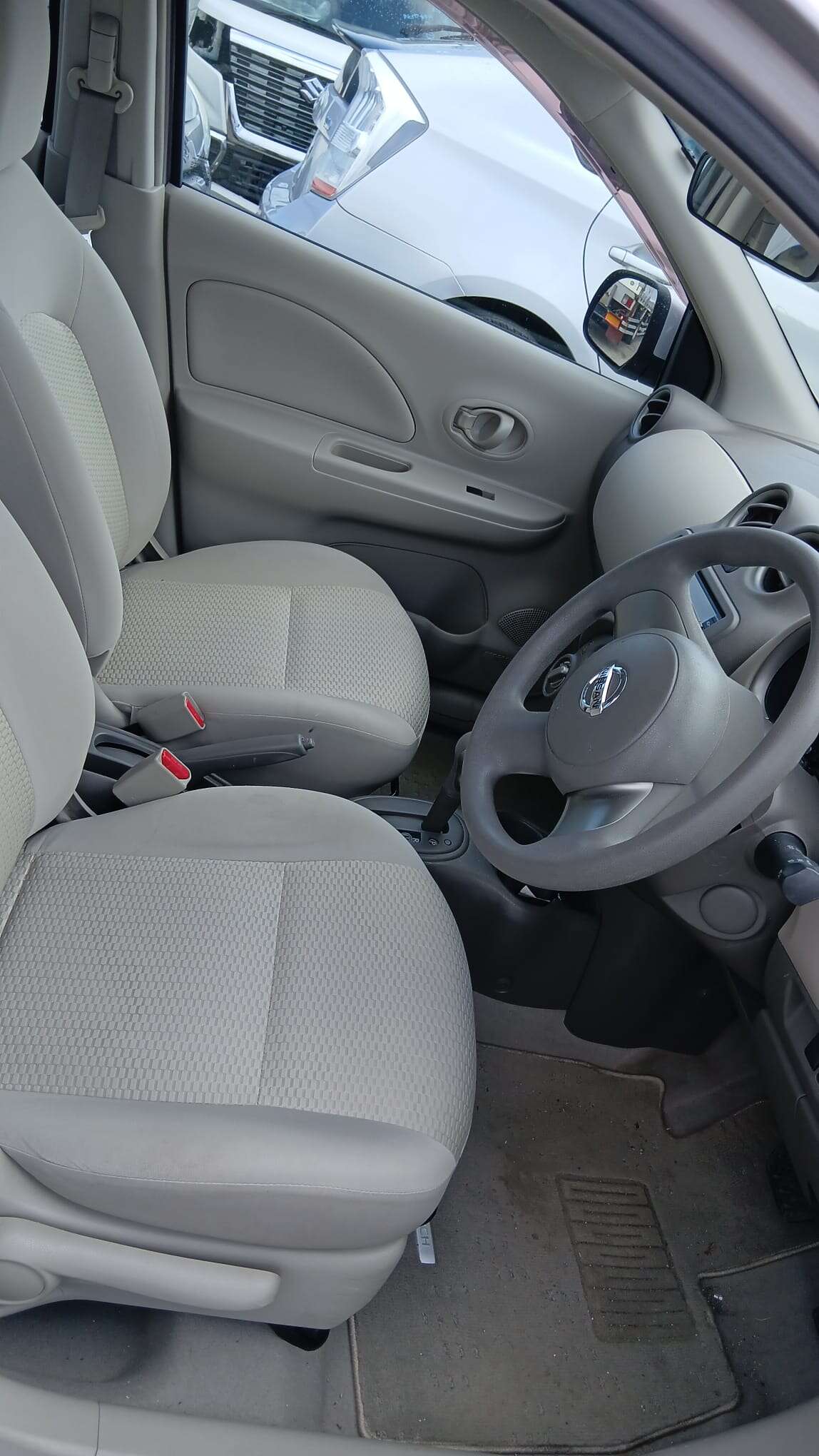 Nissan March 2013