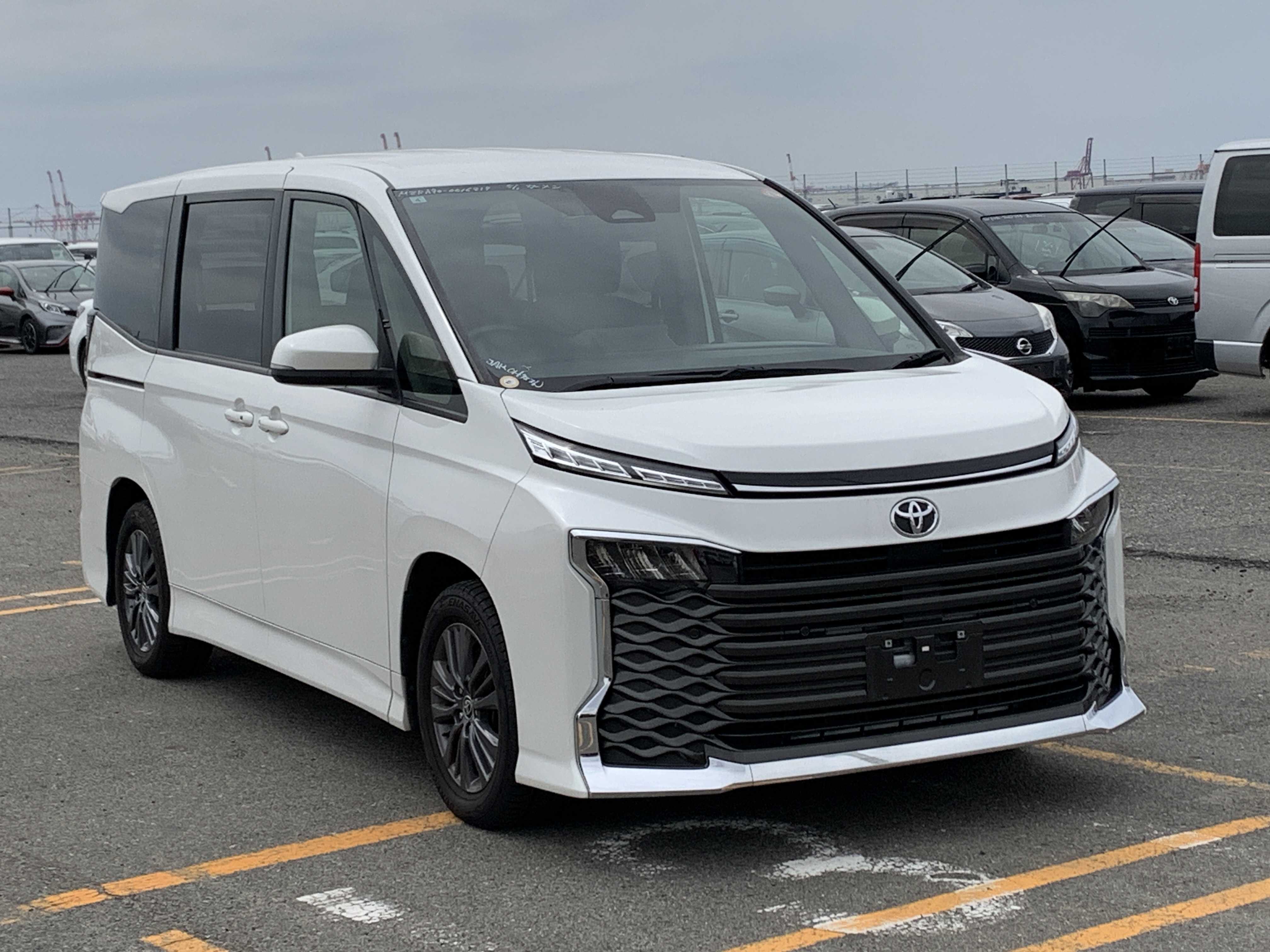 Toyota Voxy 2022