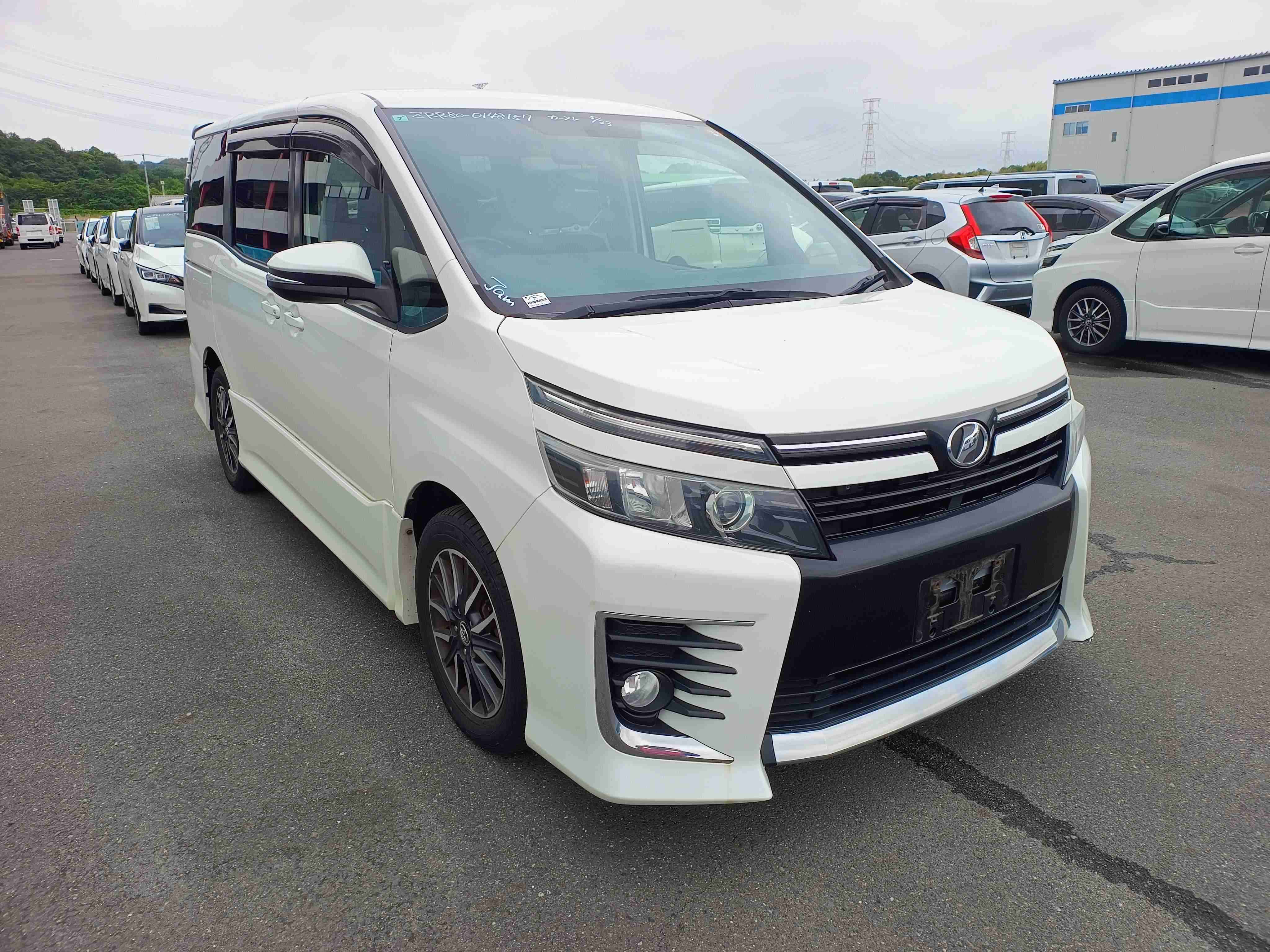 Toyota Voxy 2015