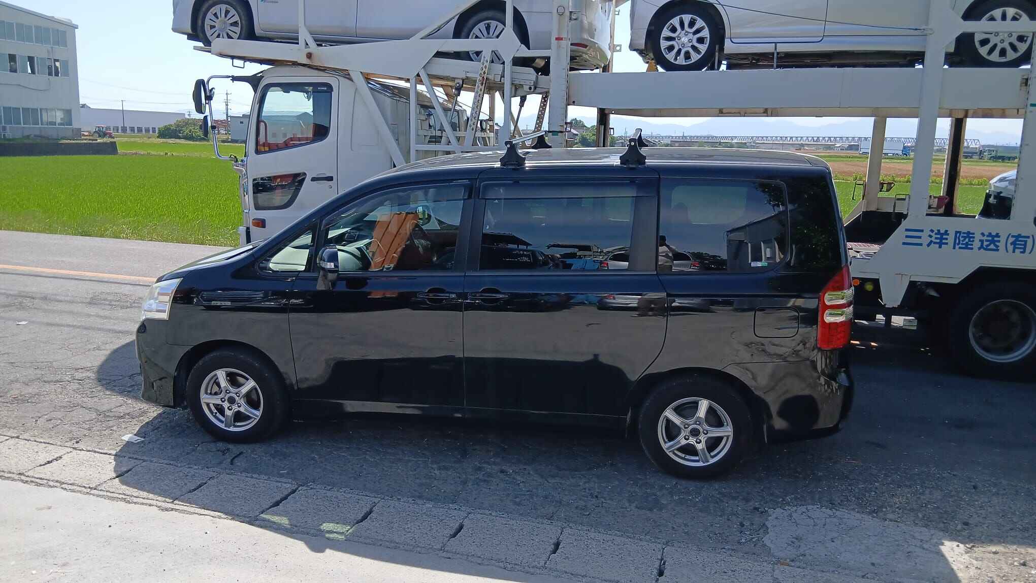 Toyota Noah 2014