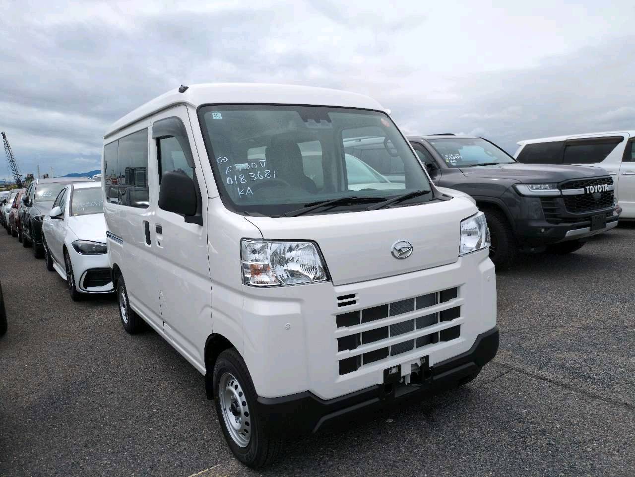 Daihatsu Hijet Cargo 2025