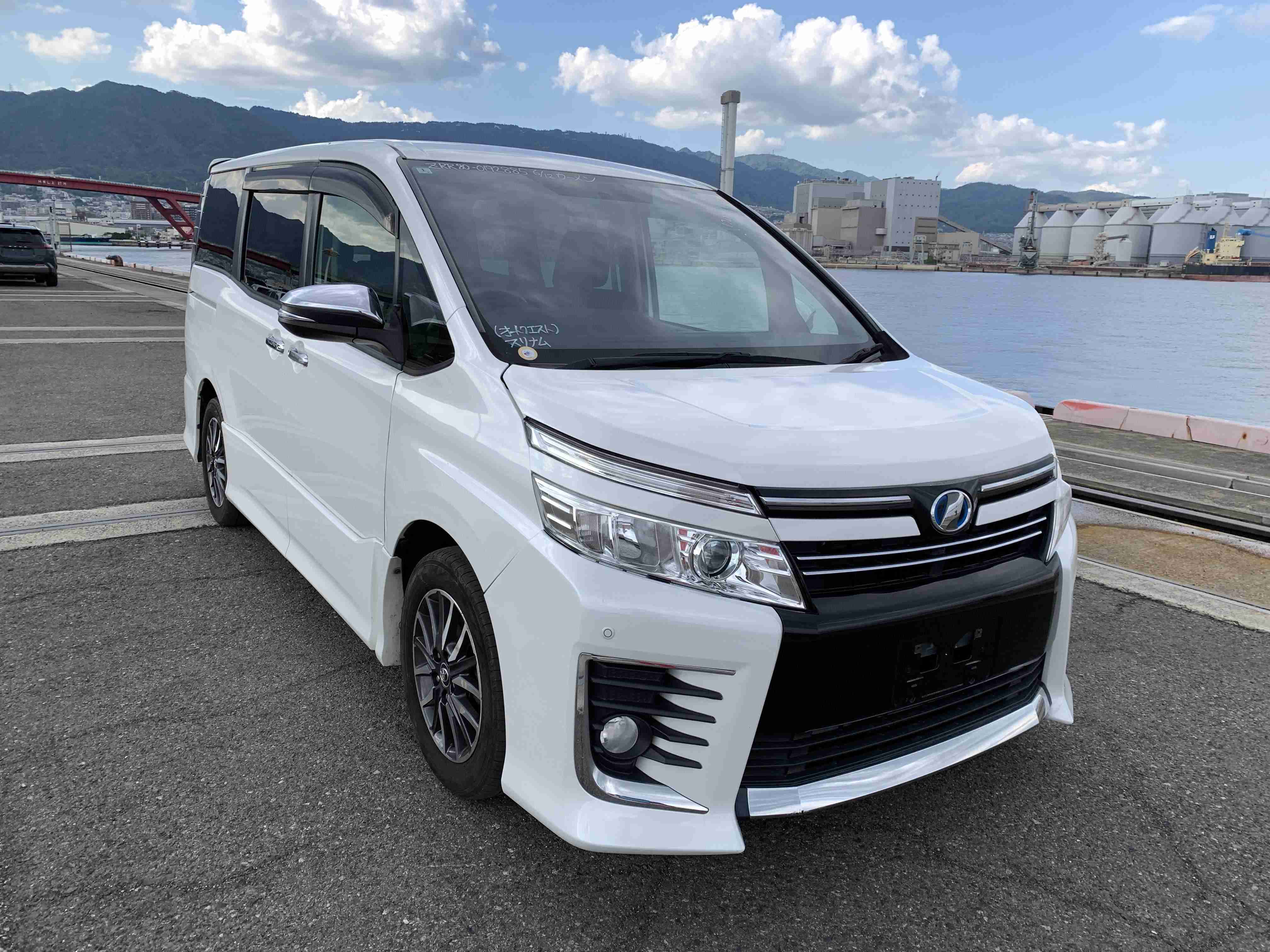 Toyota Voxy 2016
