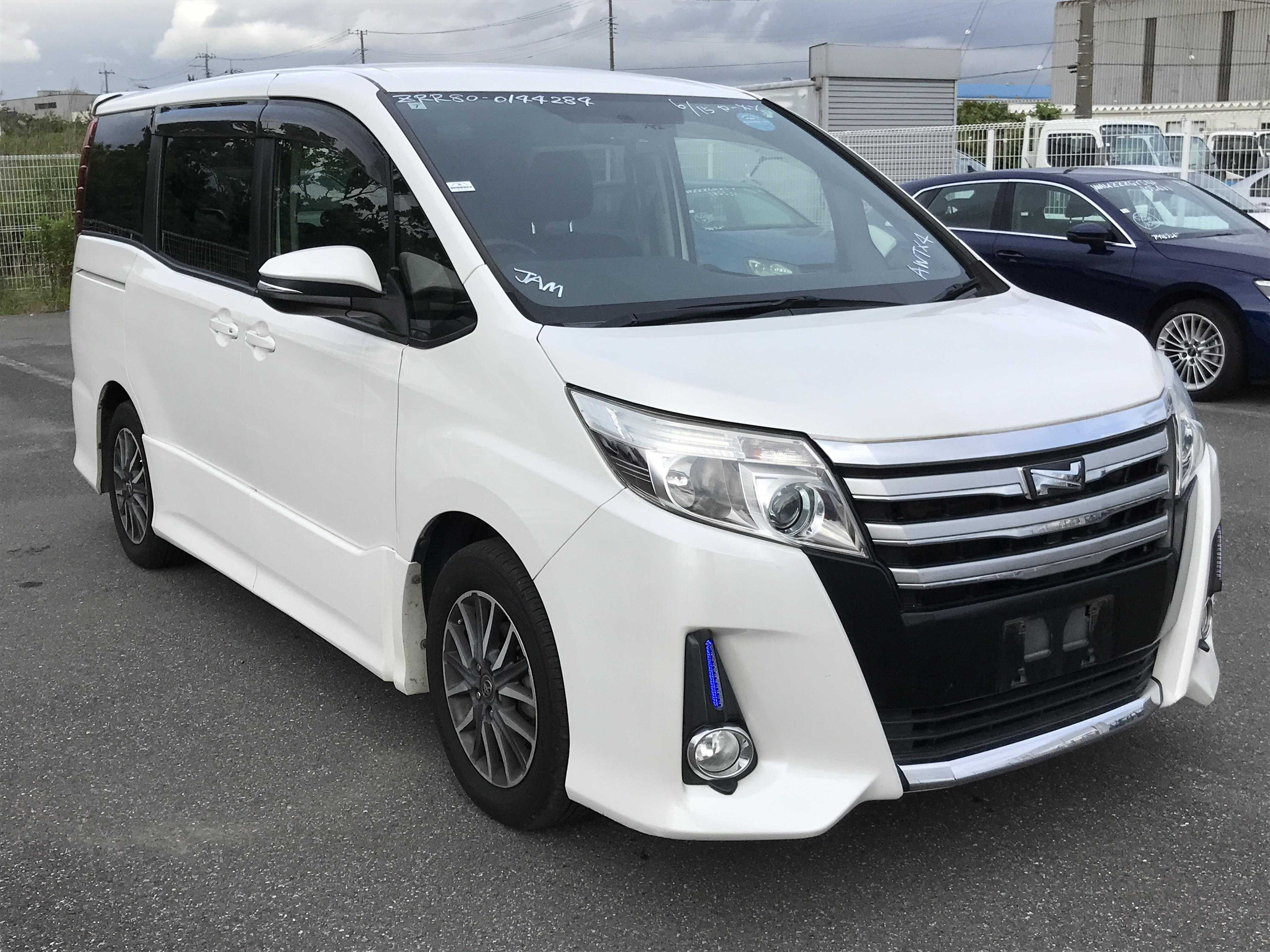 Toyota Noah 2015