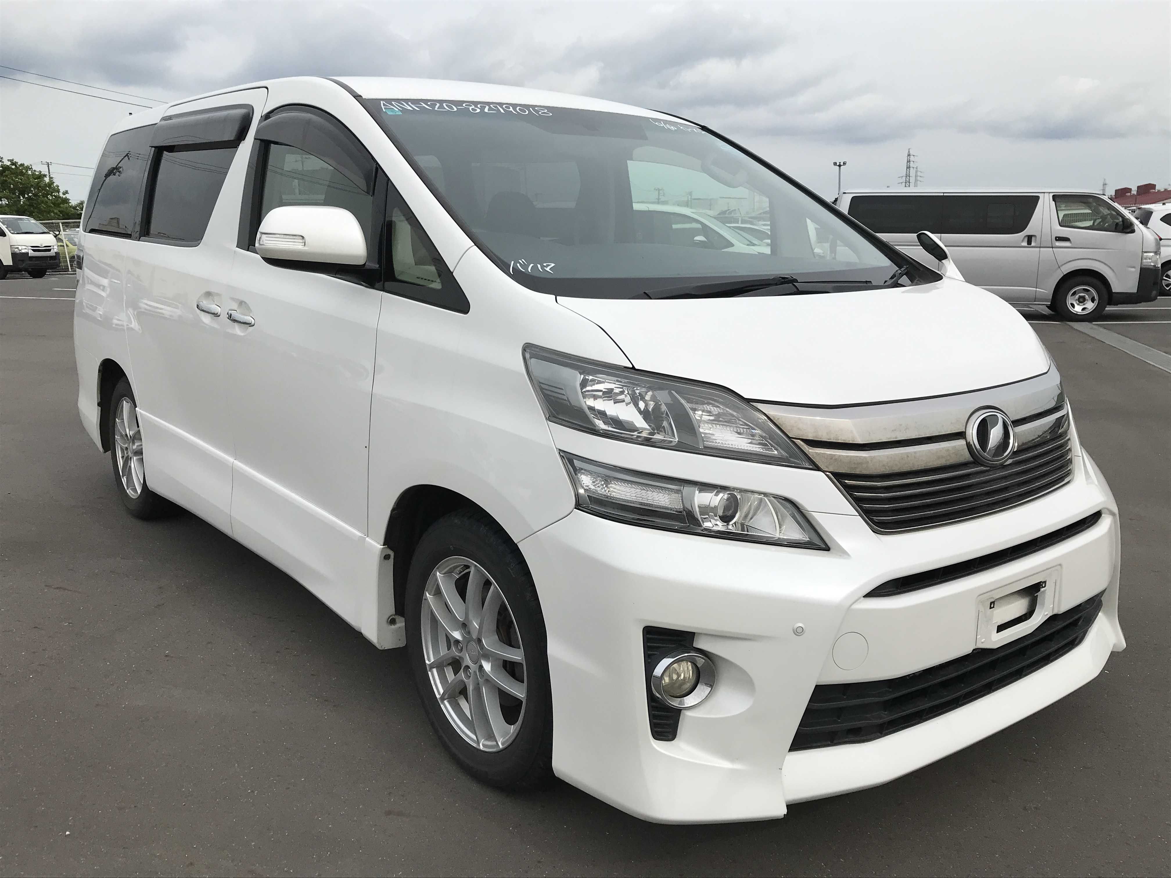Toyota Vellfire 2013