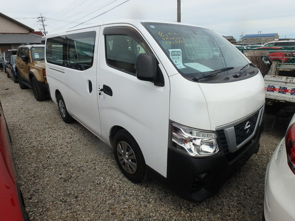 Nissan NV350 2021