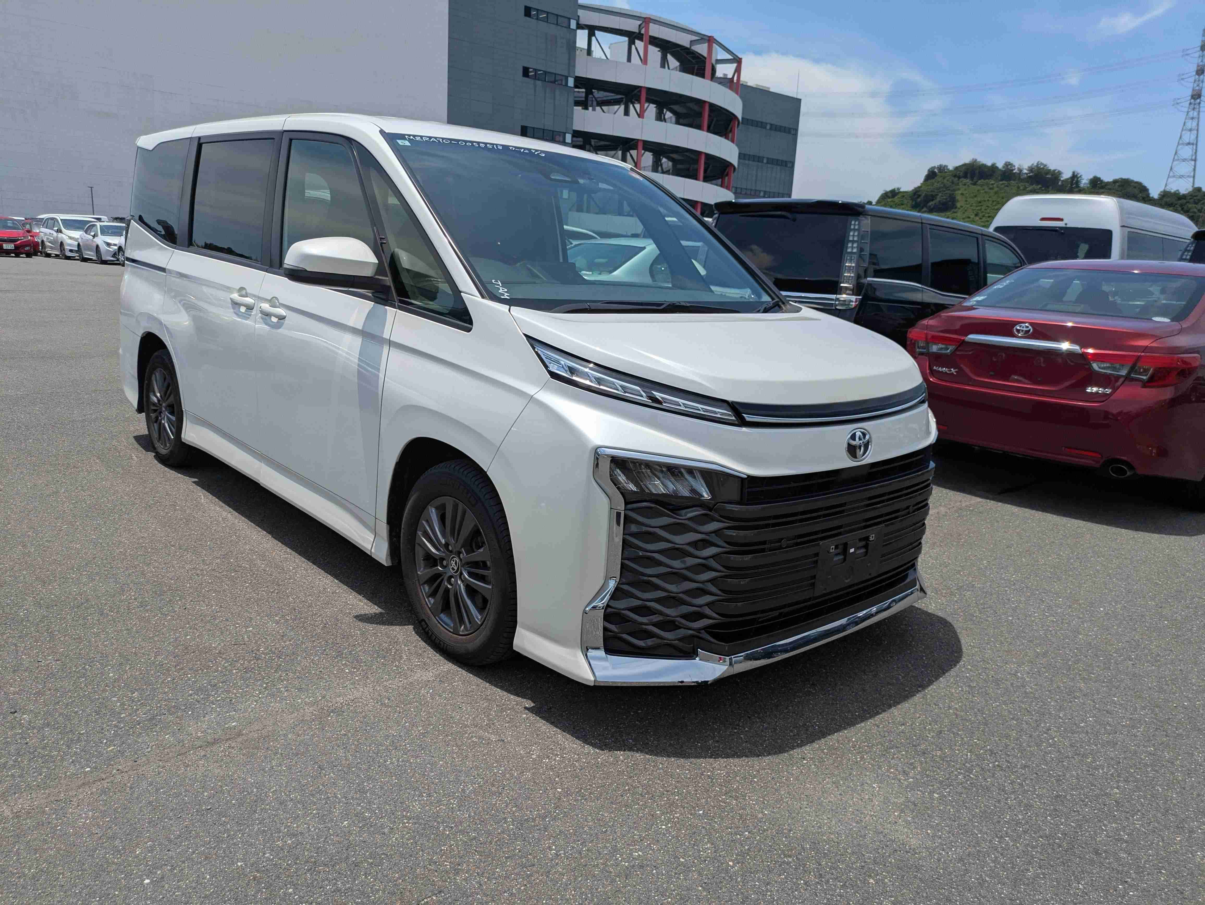 Toyota Voxy 2023
