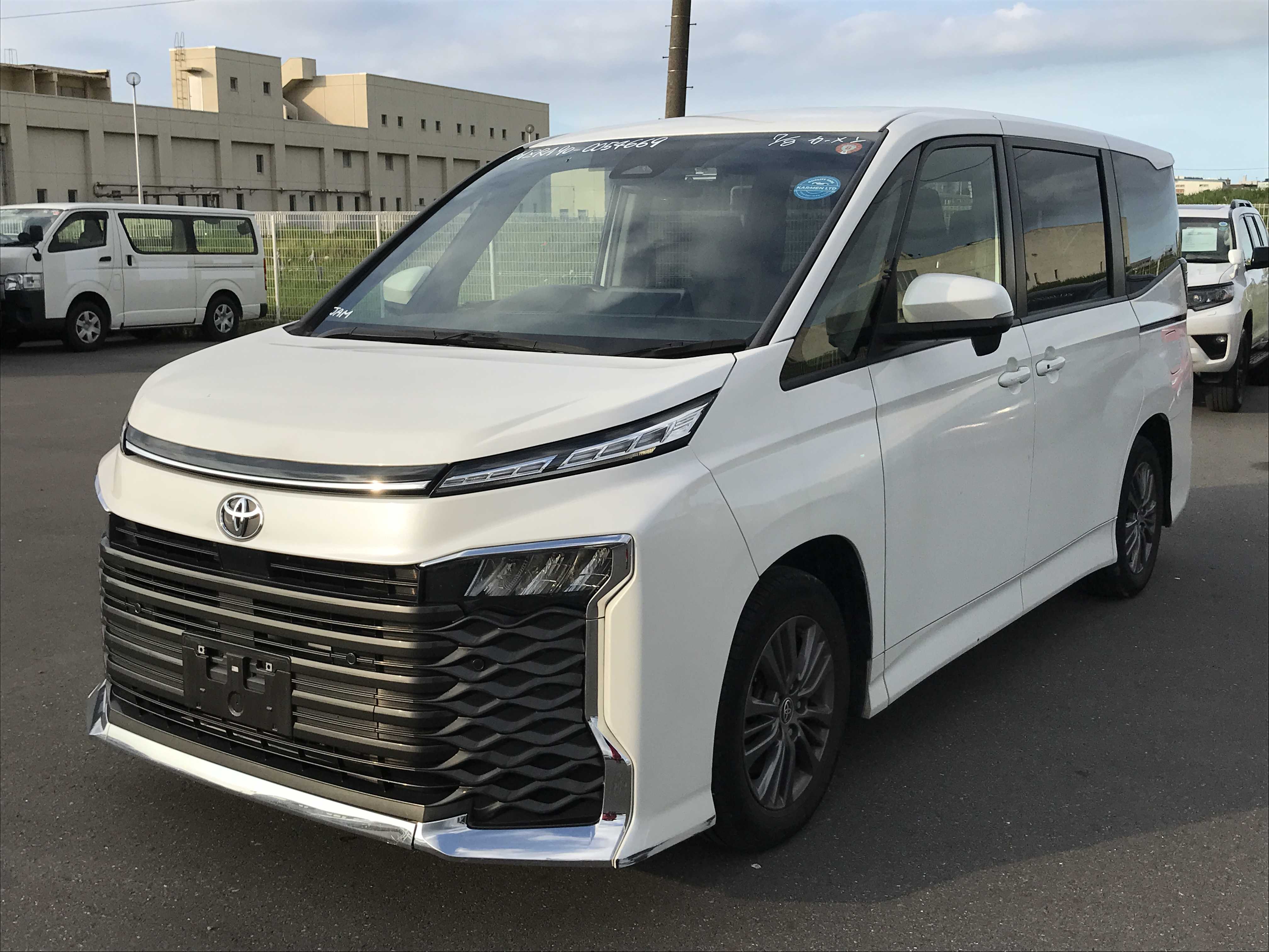 Toyota Voxy 2023