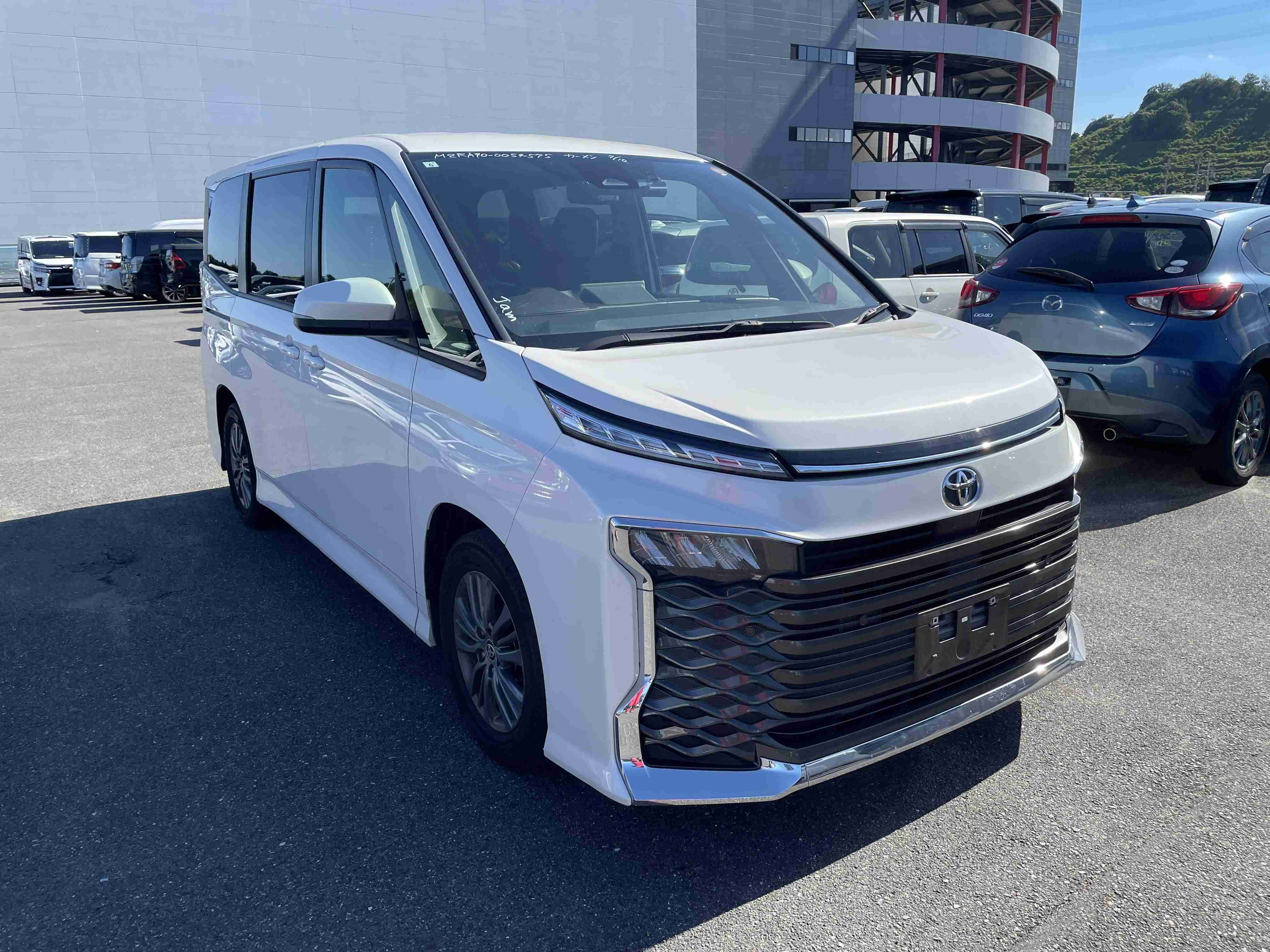 Toyota Voxy 2023