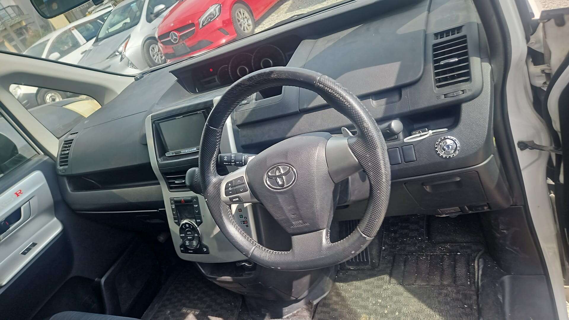 Toyota Noah 2013
