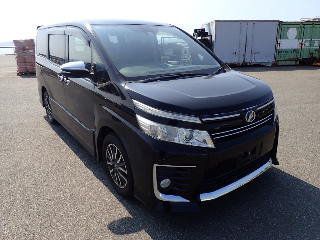 Toyota Voxy 2016
