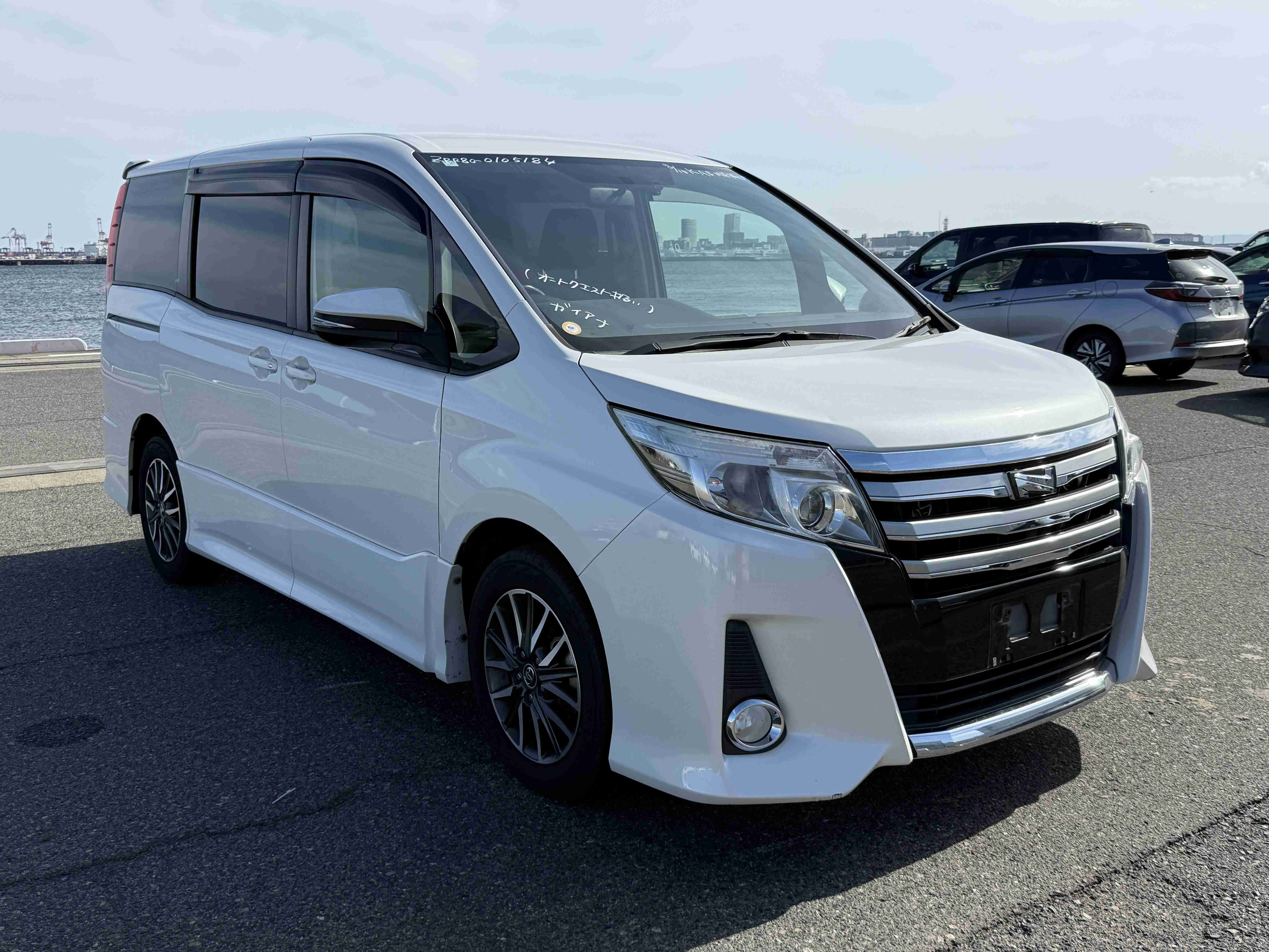 Toyota Noah 2015