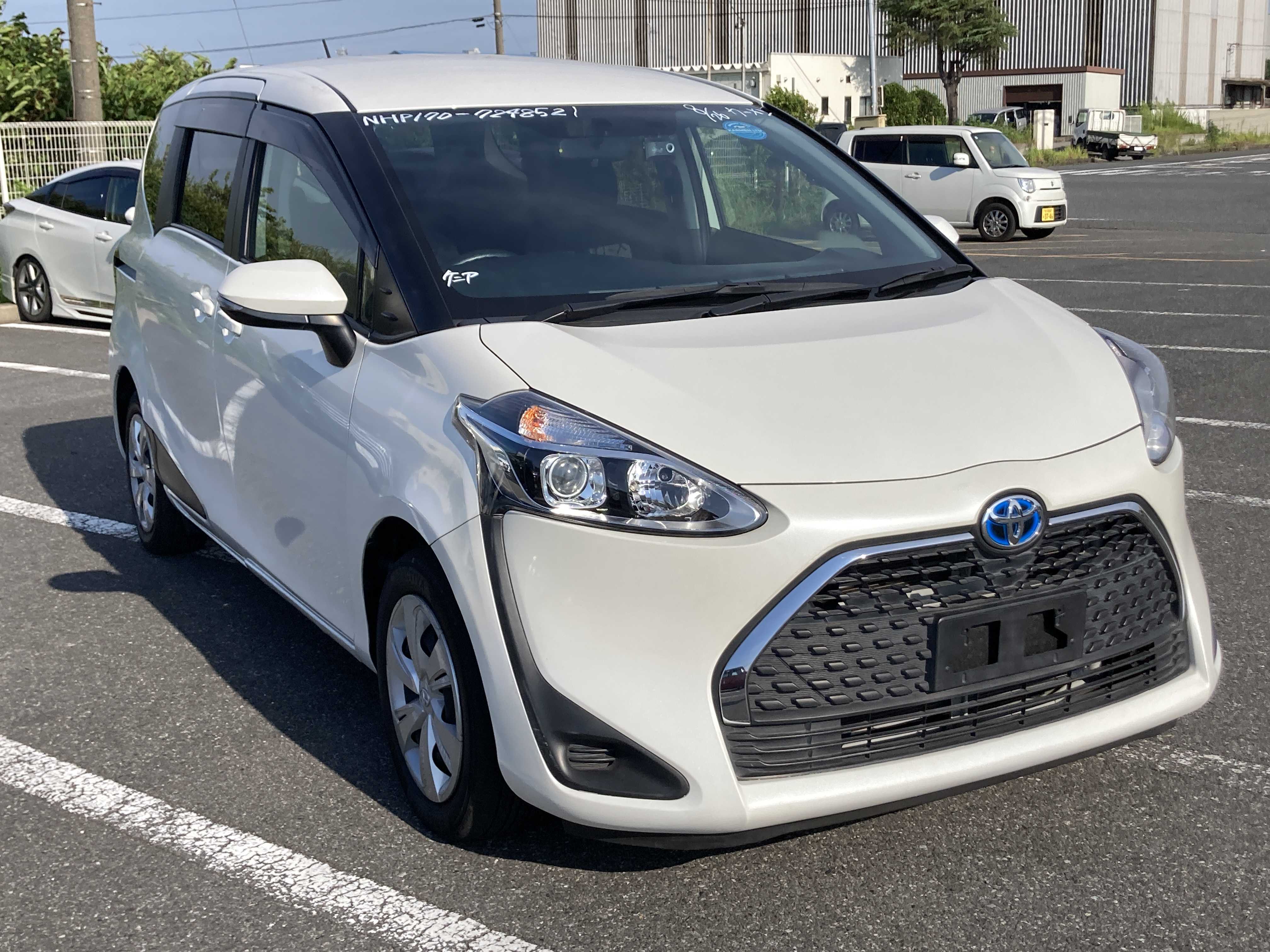 Toyota Sienta 2021