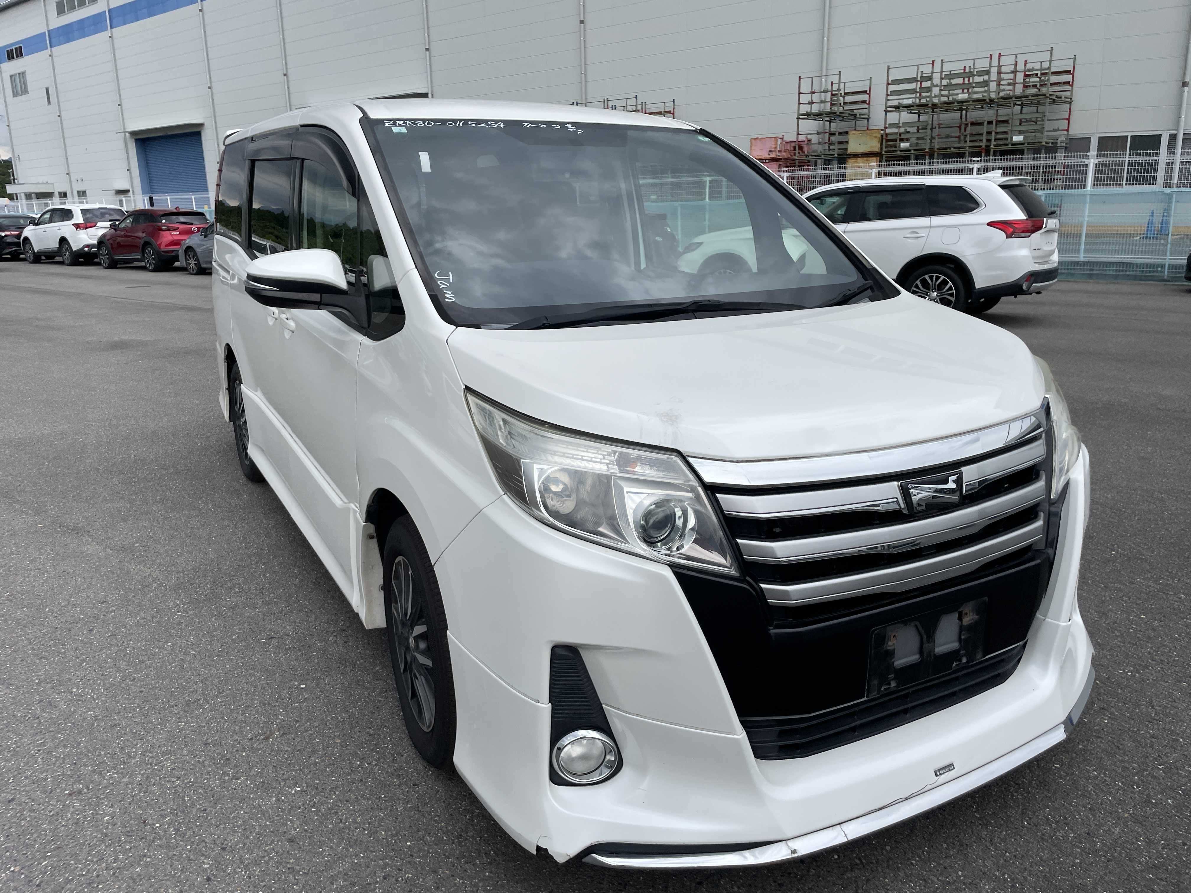 Toyota Noah 2015
