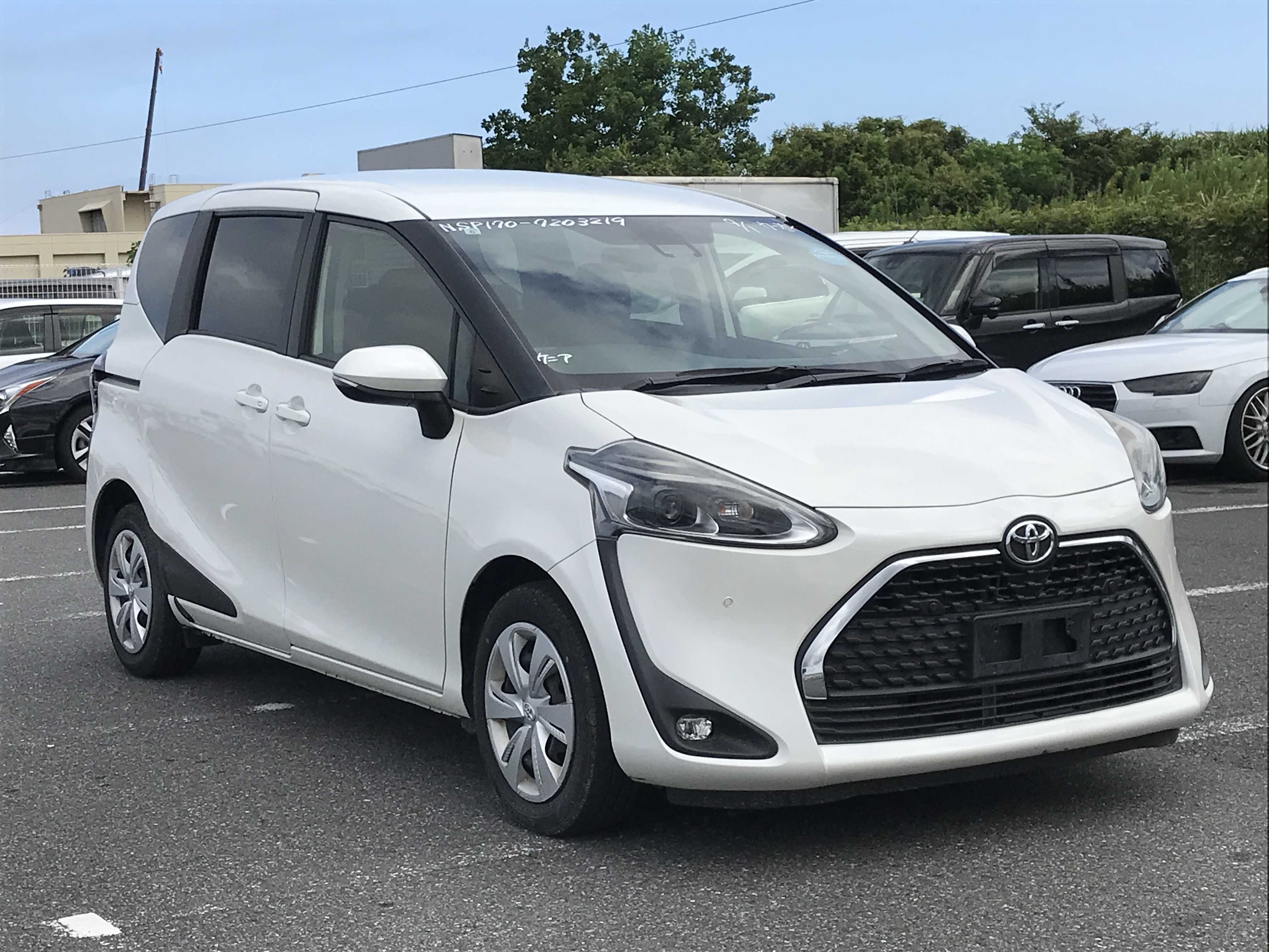 Toyota Sienta 2019
